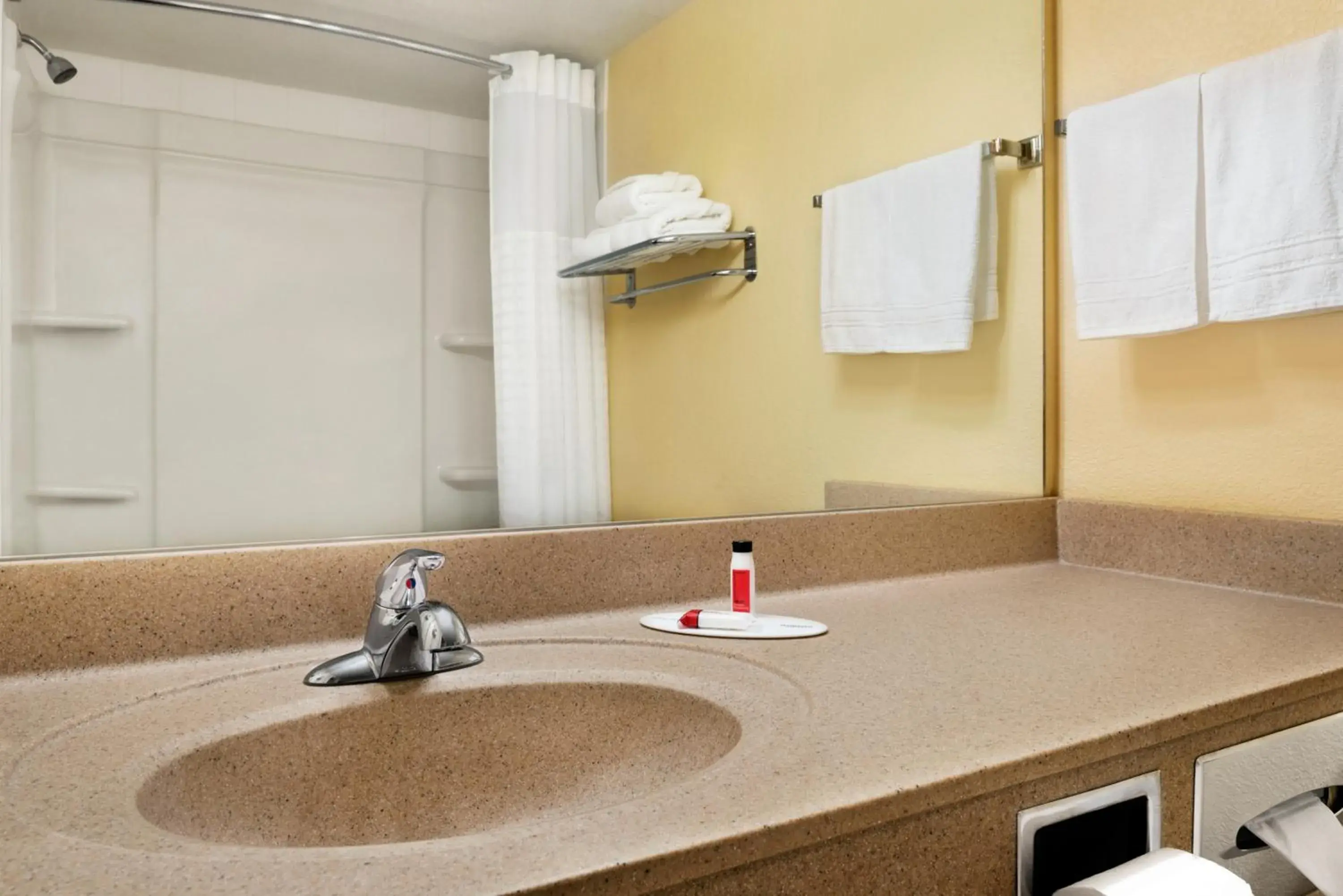 Shower, Bathroom in Super 8 by Wyndham Des Moines