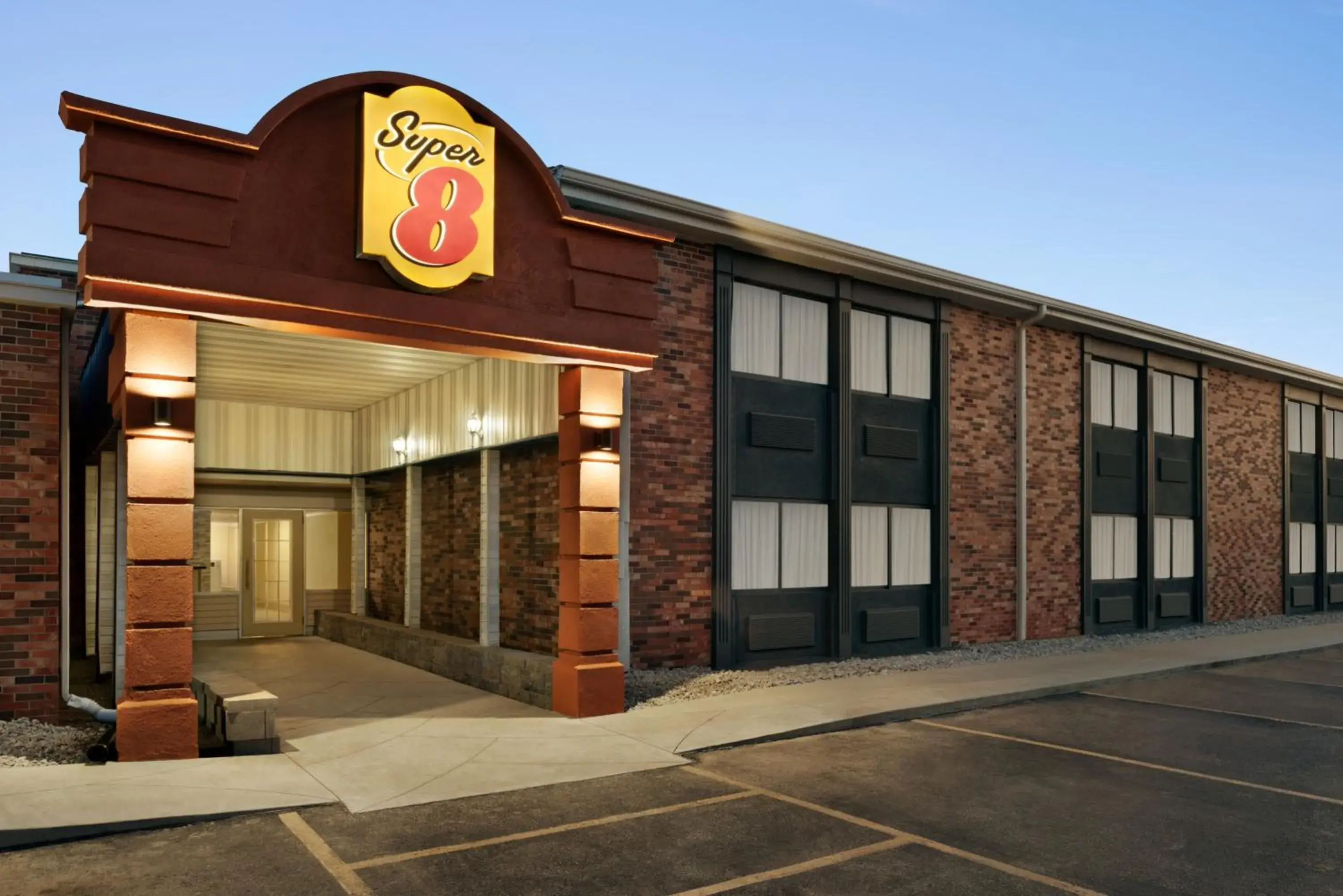 Property Building in Super 8 by Wyndham Des Moines