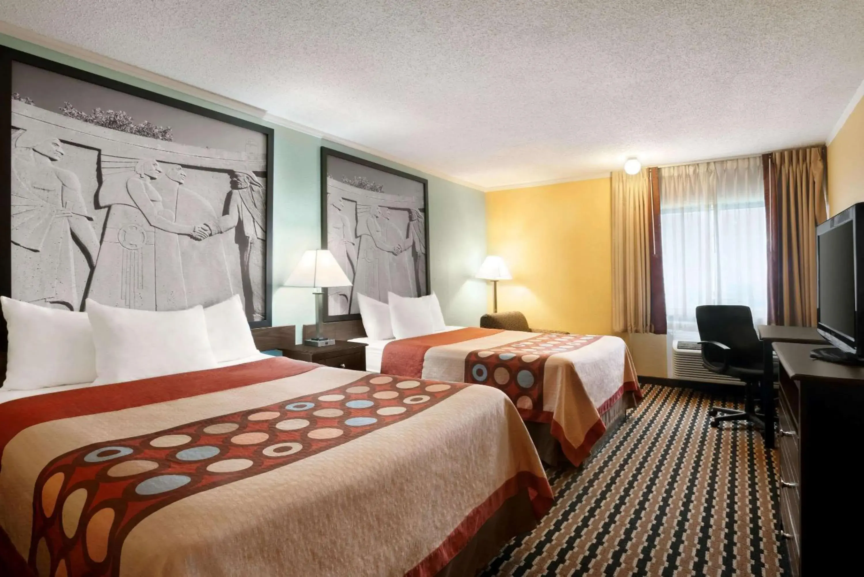 Photo of the whole room, Bed in Super 8 by Wyndham Des Moines