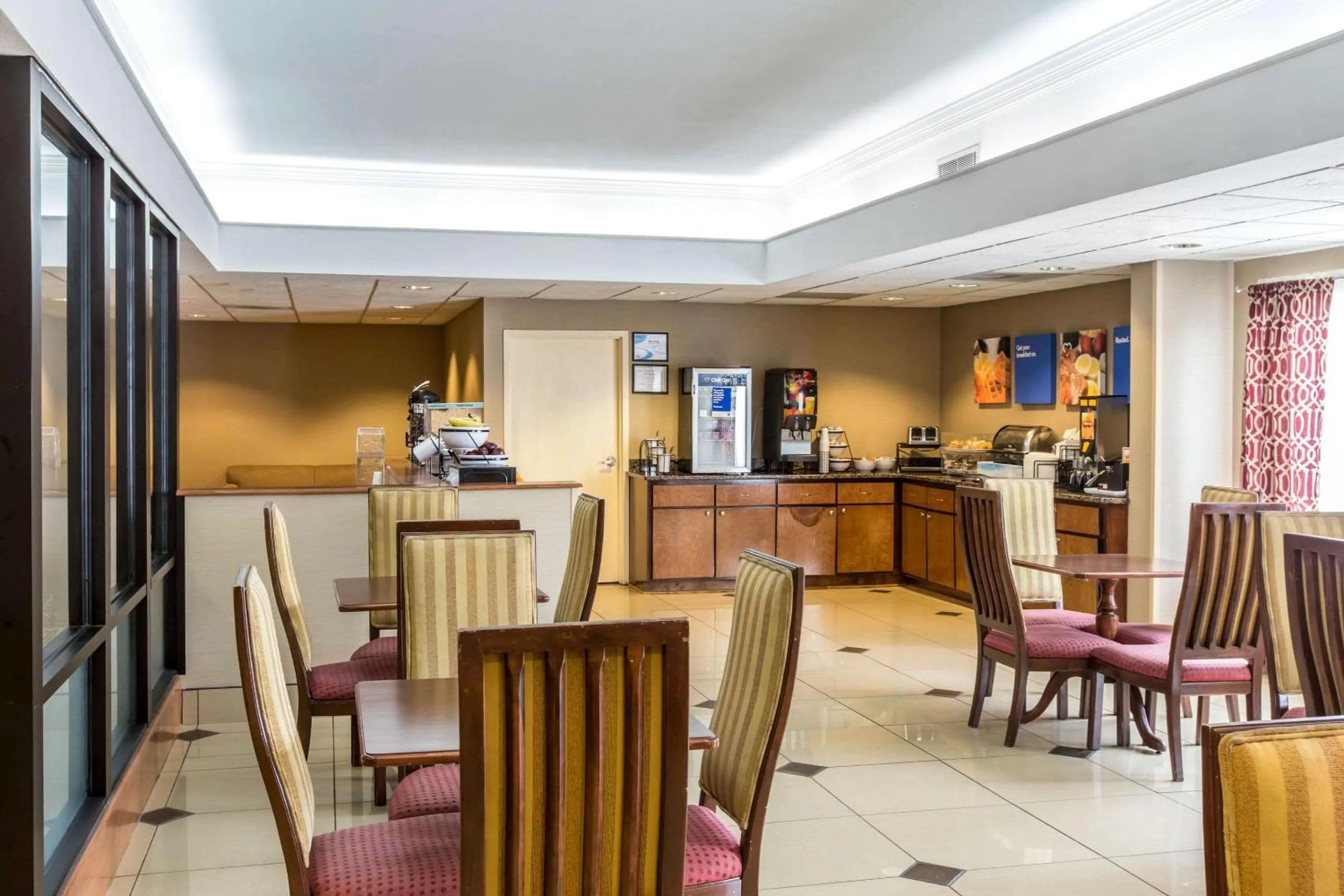 Restaurant/places to eat in Comfort Inn & Suites Thomson