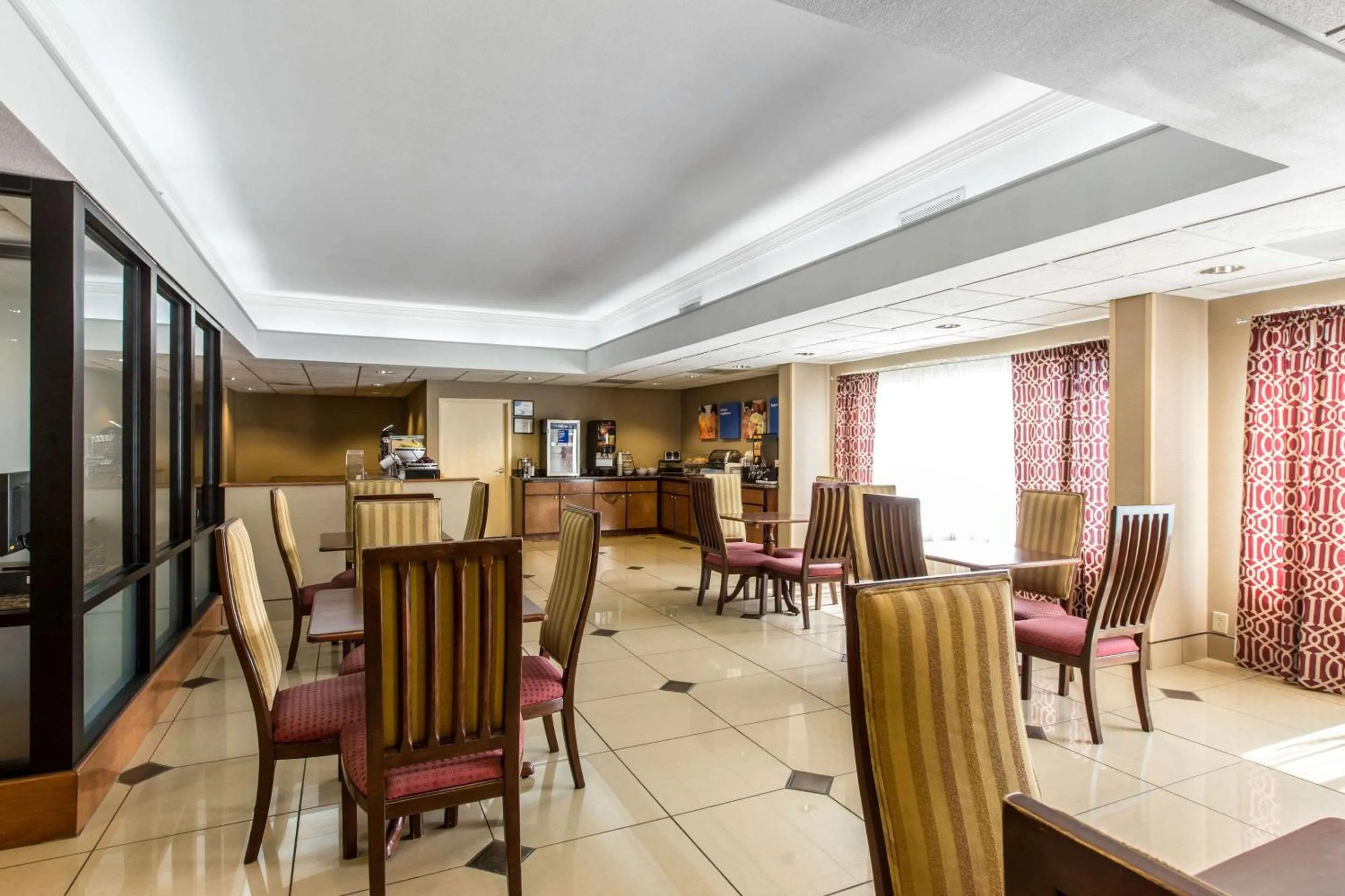 Restaurant/places to eat in Comfort Inn & Suites Thomson