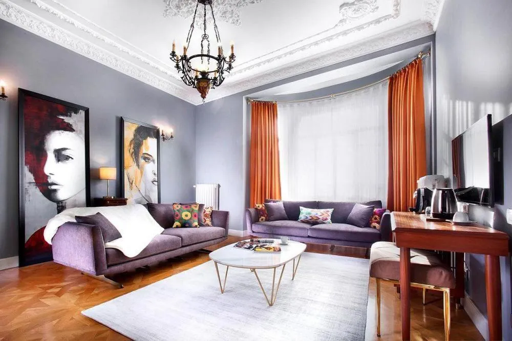 Communal lounge/ TV room in Lina Hotel Taksim Pera