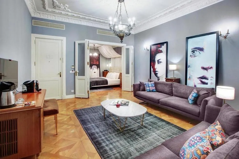 TV and multimedia in Lina Hotel Taksim Pera