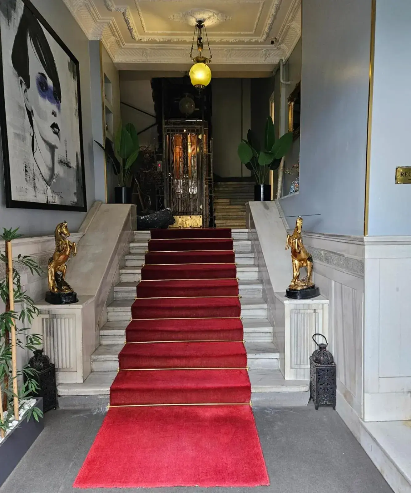 Facade/entrance in Lina Hotel Taksim Pera Facade/entrance in Lina Hotel Taksim Pera