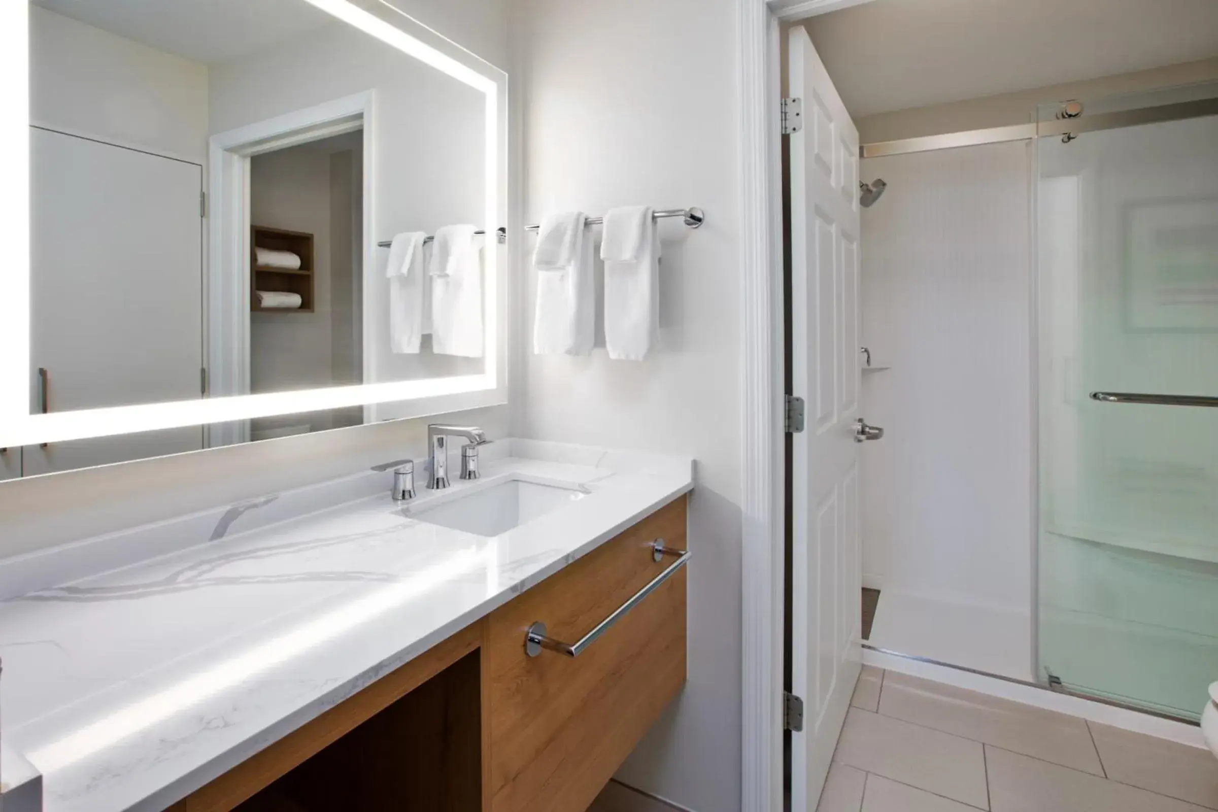 One-Bedroom King Suite in Staybridge Suites Omaha 80th and Dodge by IHG One-Bedroom King Suite in Staybridge Suites Omaha 80th and Dodge by IHG