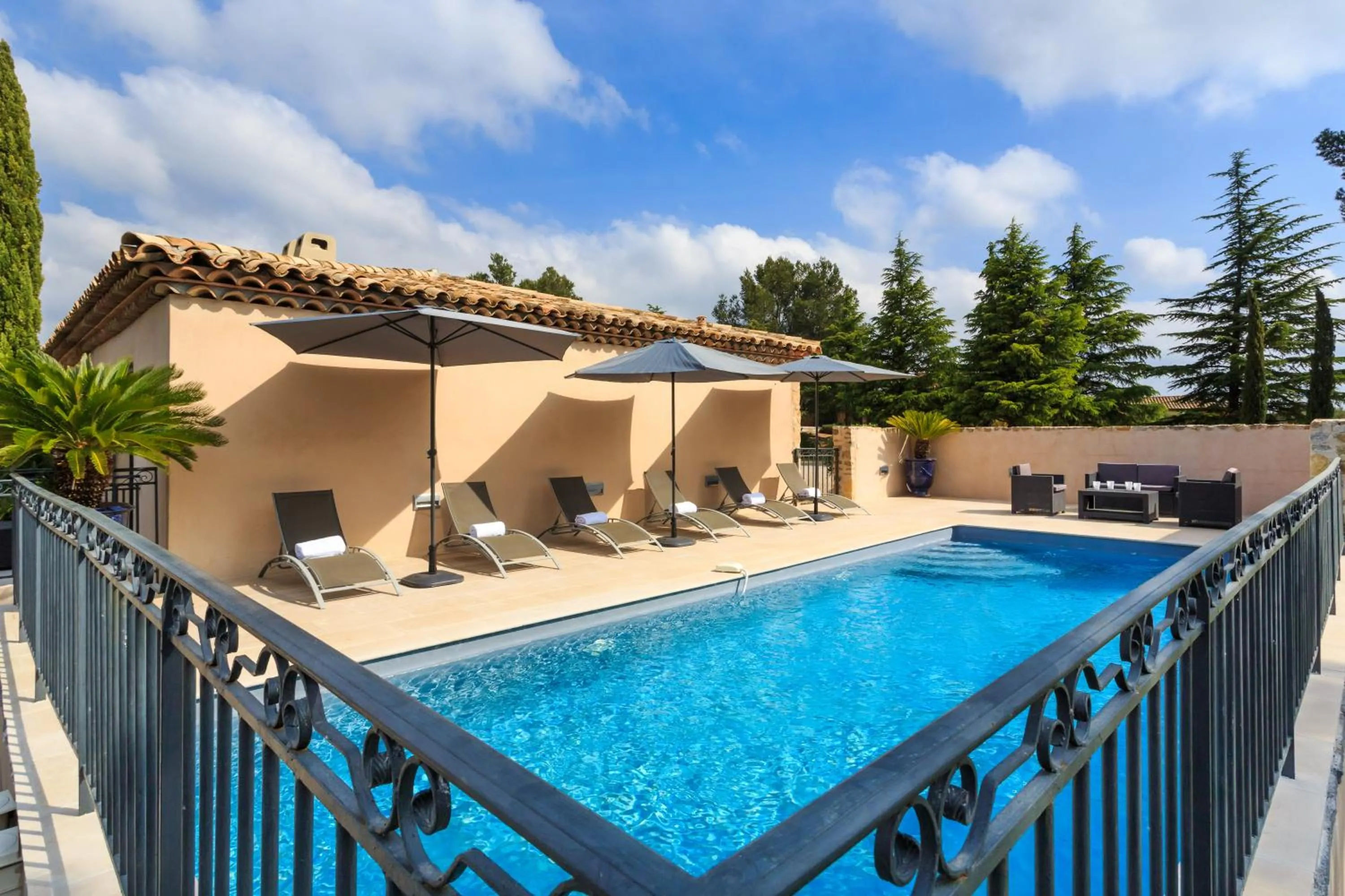 Swimming pool in Château Rasque - Teritoria
