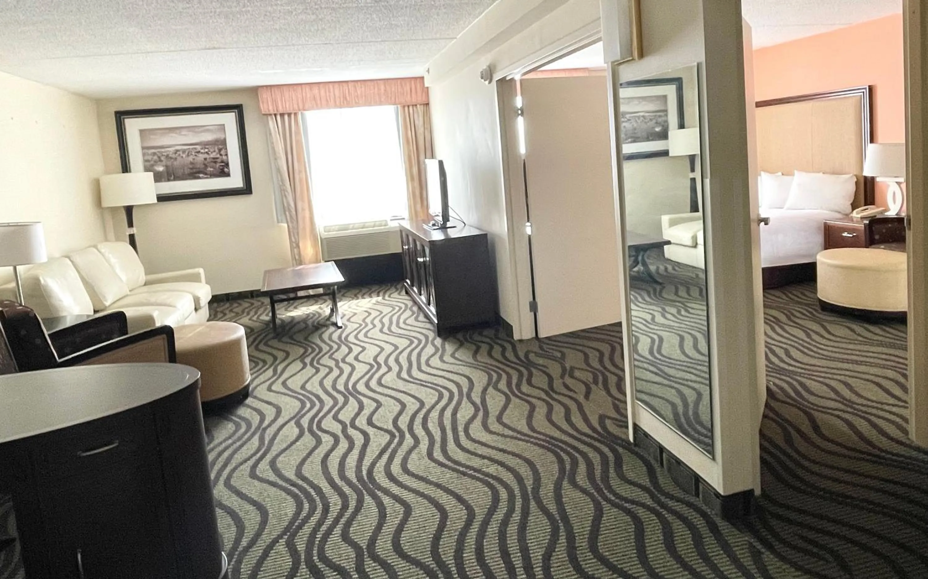 Living room, Bed in Fairbridge Hotel Cleveland East