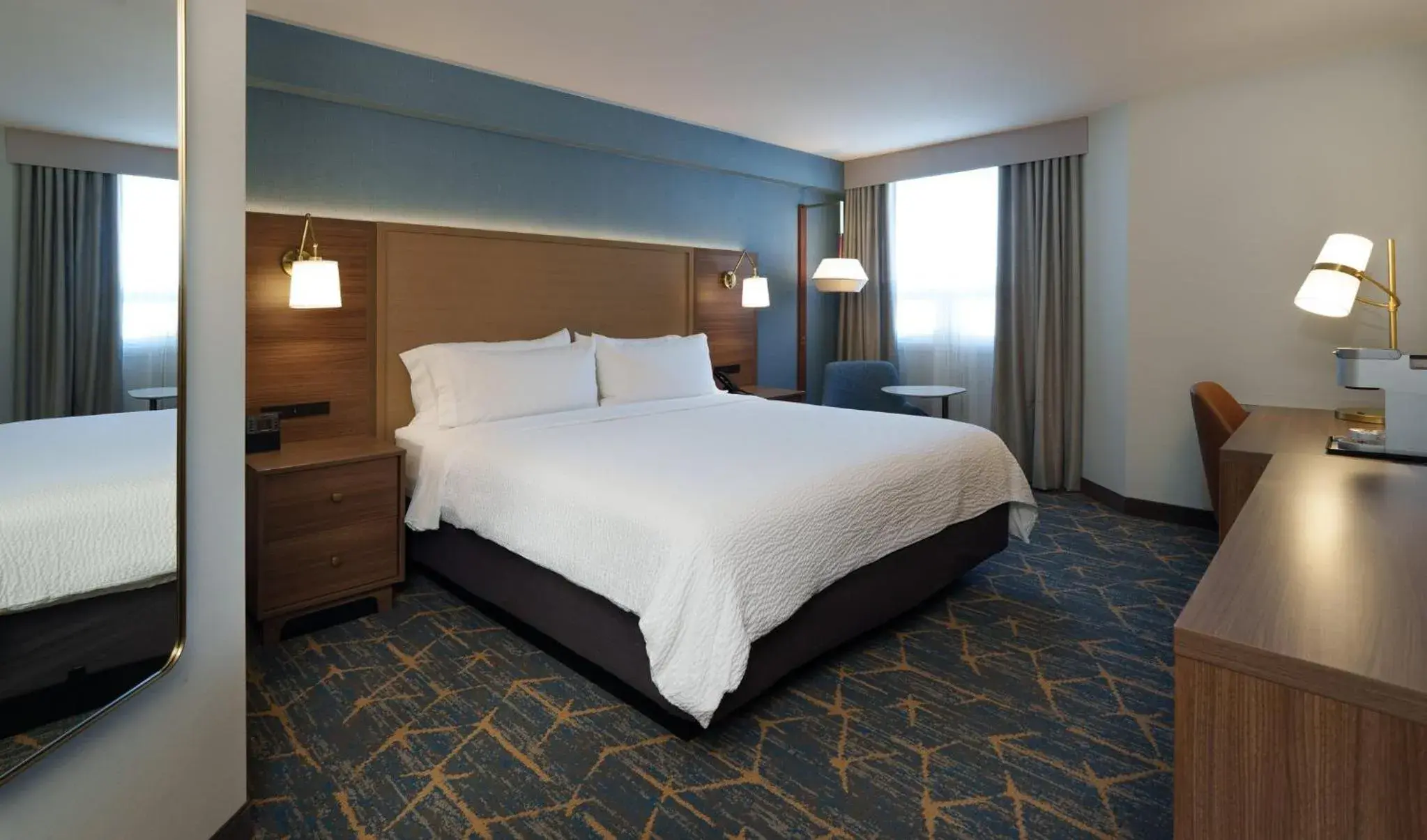 Photo of the whole room, Bed in Holiday Inn Laval Montreal by IHG Photo of the whole room, Bed in Holiday Inn Laval Montreal by IHG