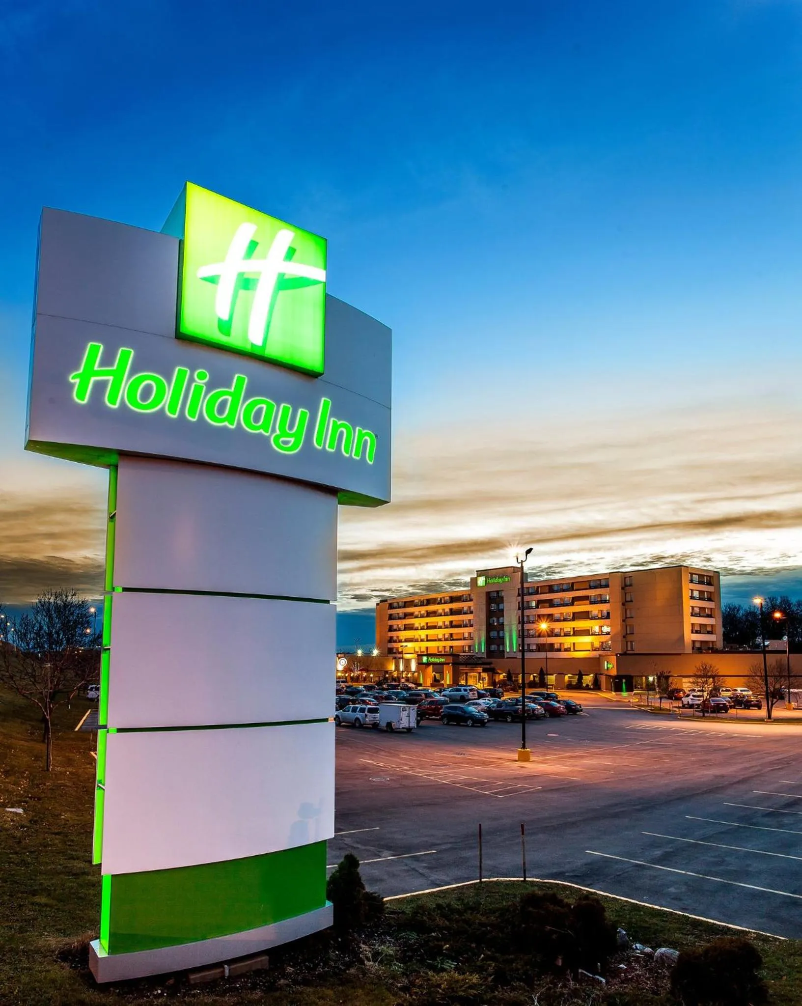 Property building in Holiday Inn Laval Montreal by IHG