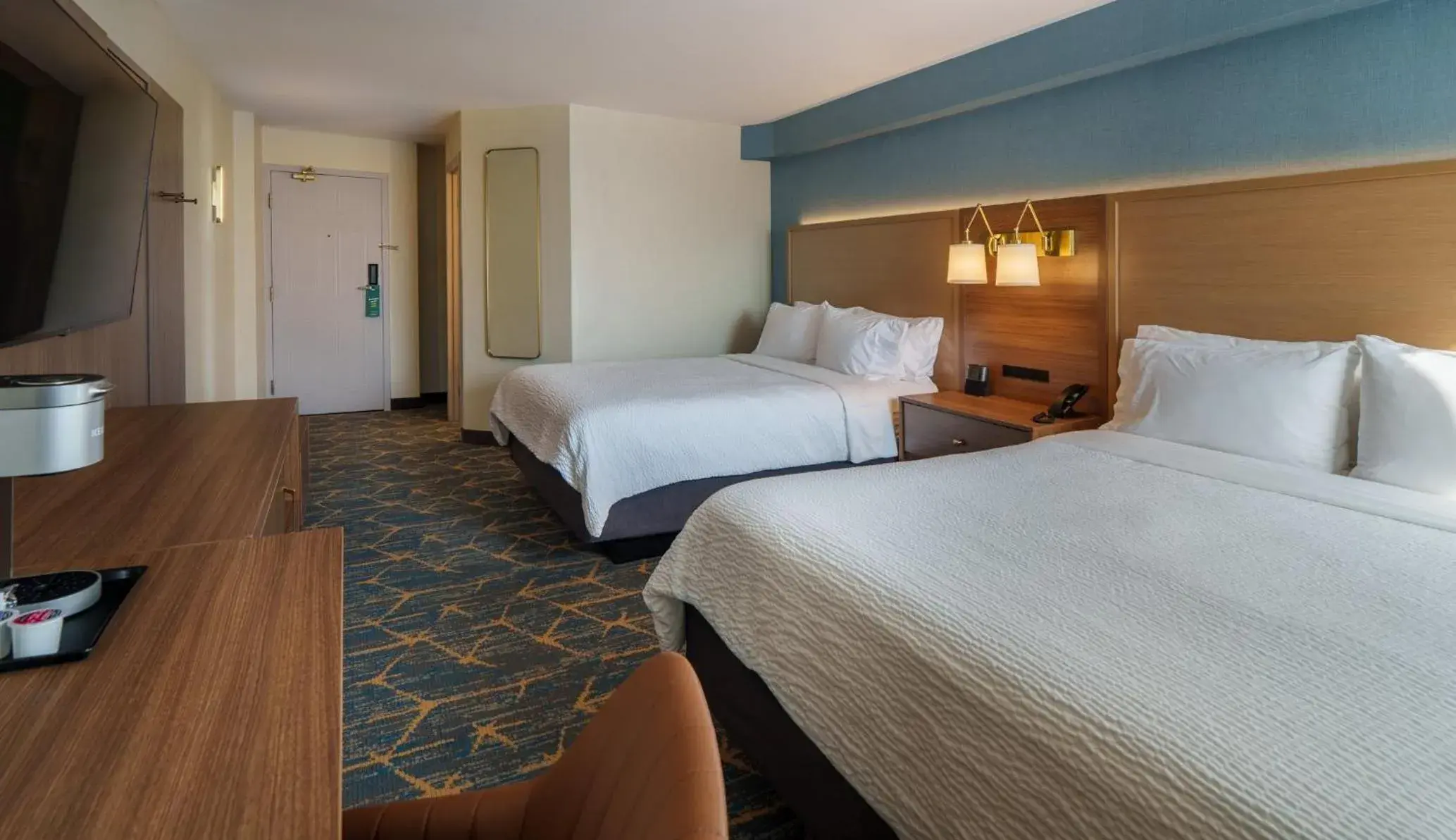 Photo of the whole room, Bed in Holiday Inn Laval Montreal by IHG Photo of the whole room, Bed in Holiday Inn Laval Montreal by IHG