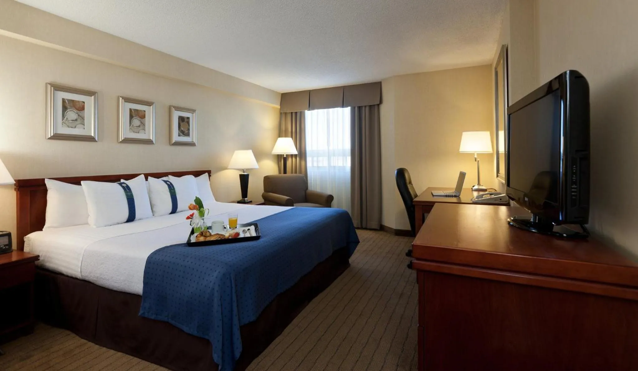 Photo of the whole room, Bed in Holiday Inn Laval Montreal by IHG