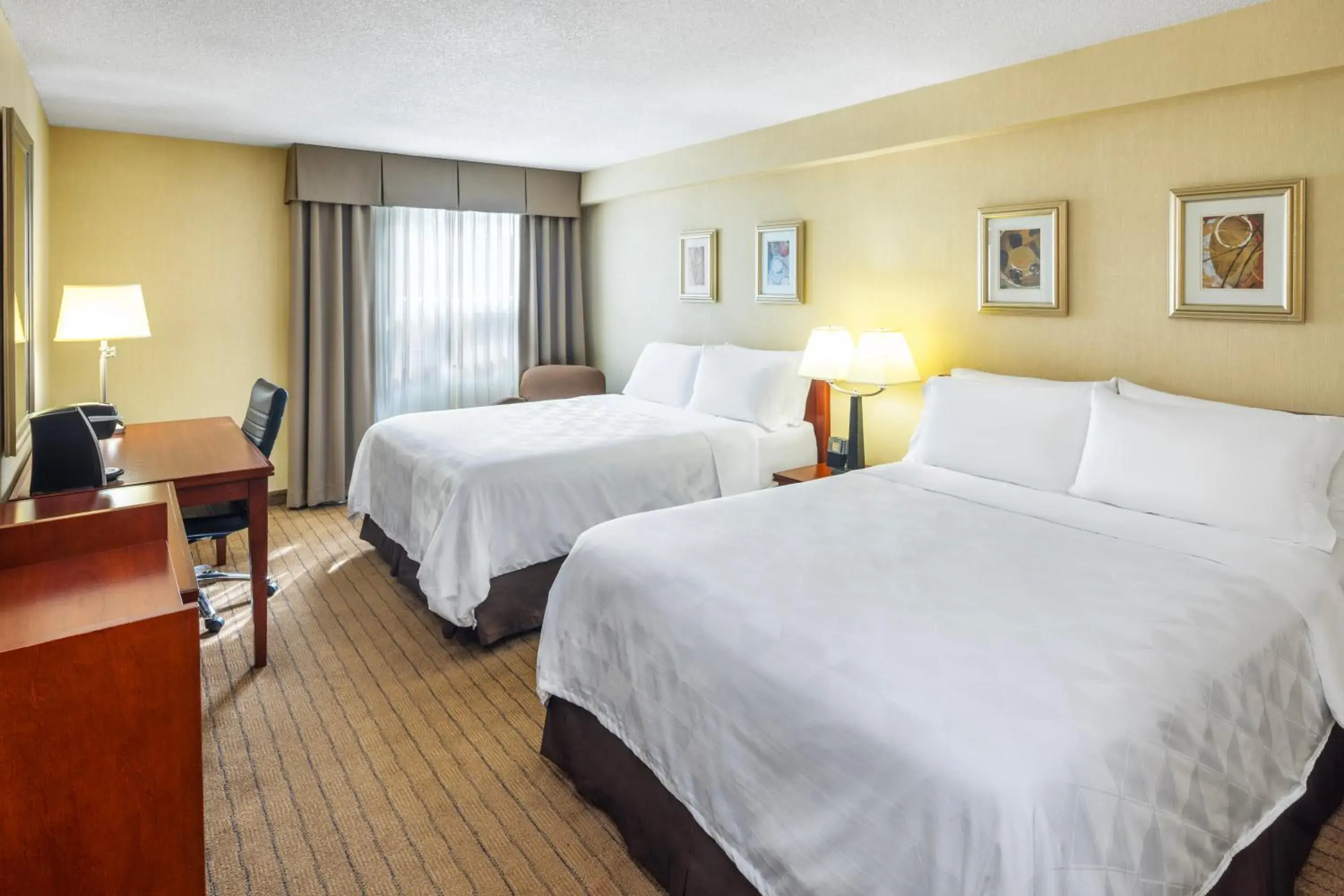 Bed in Holiday Inn Laval Montreal by IHG Bed in Holiday Inn Laval Montreal by IHG