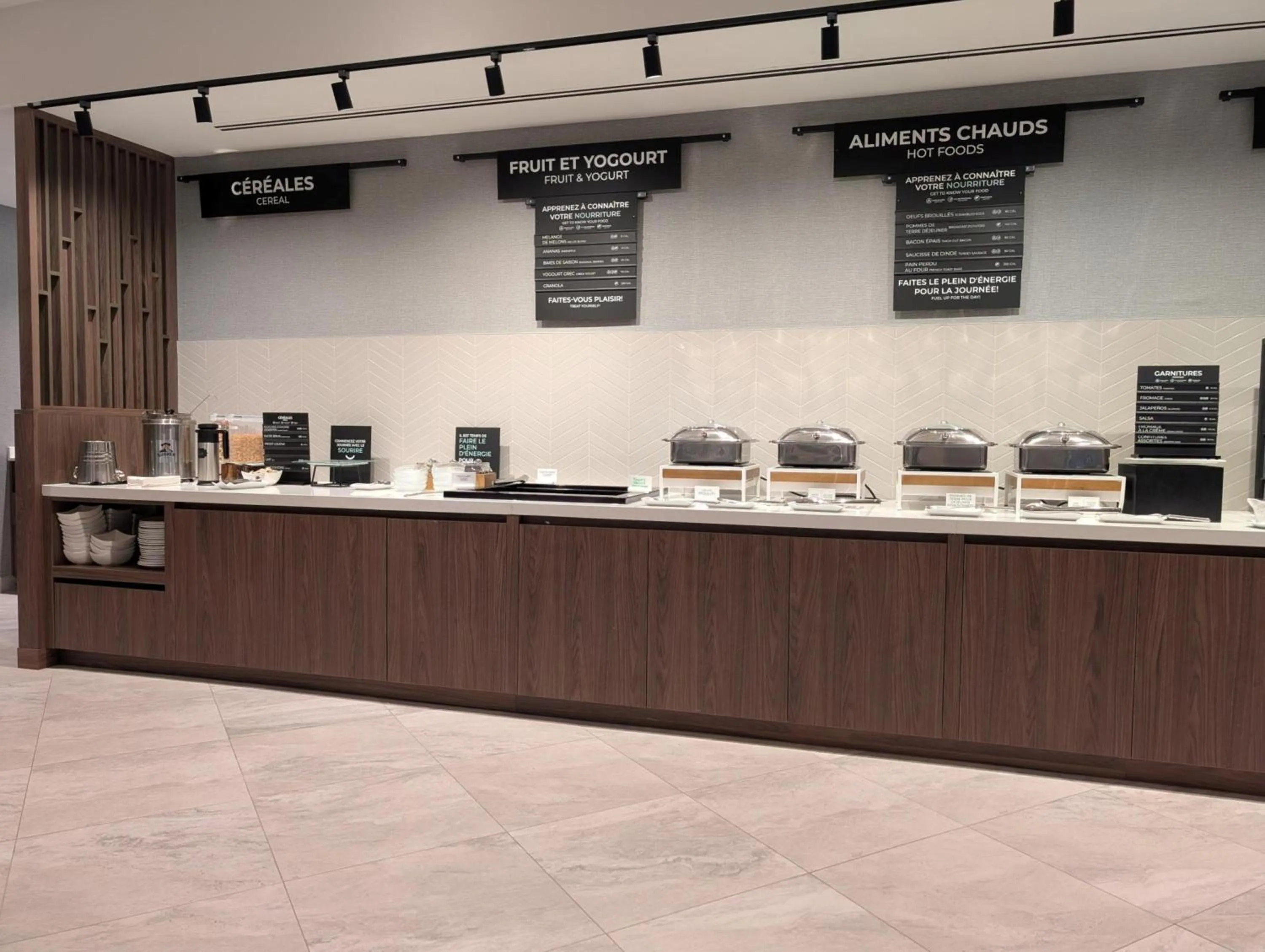 Restaurant/places to eat in Holiday Inn Laval Montreal by IHG