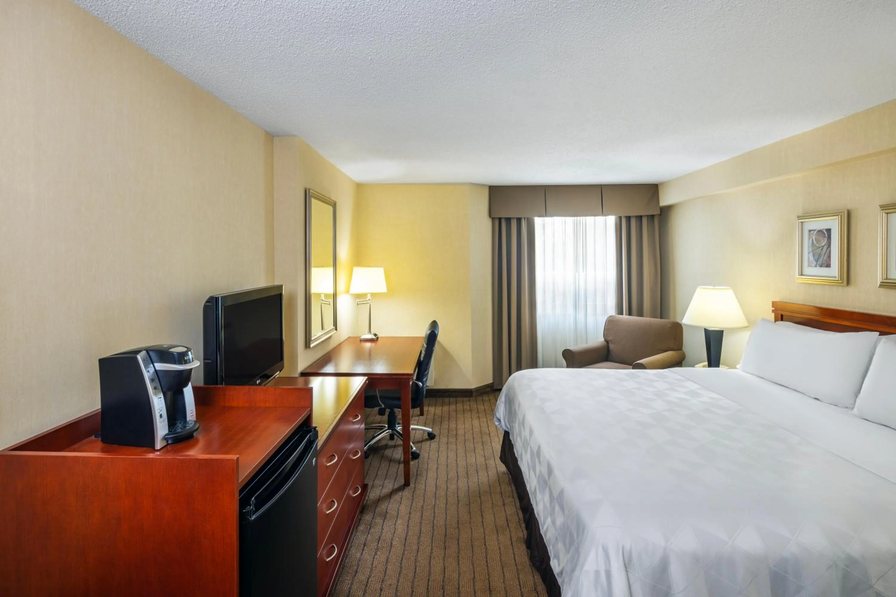 Bed in Holiday Inn Laval Montreal by IHG