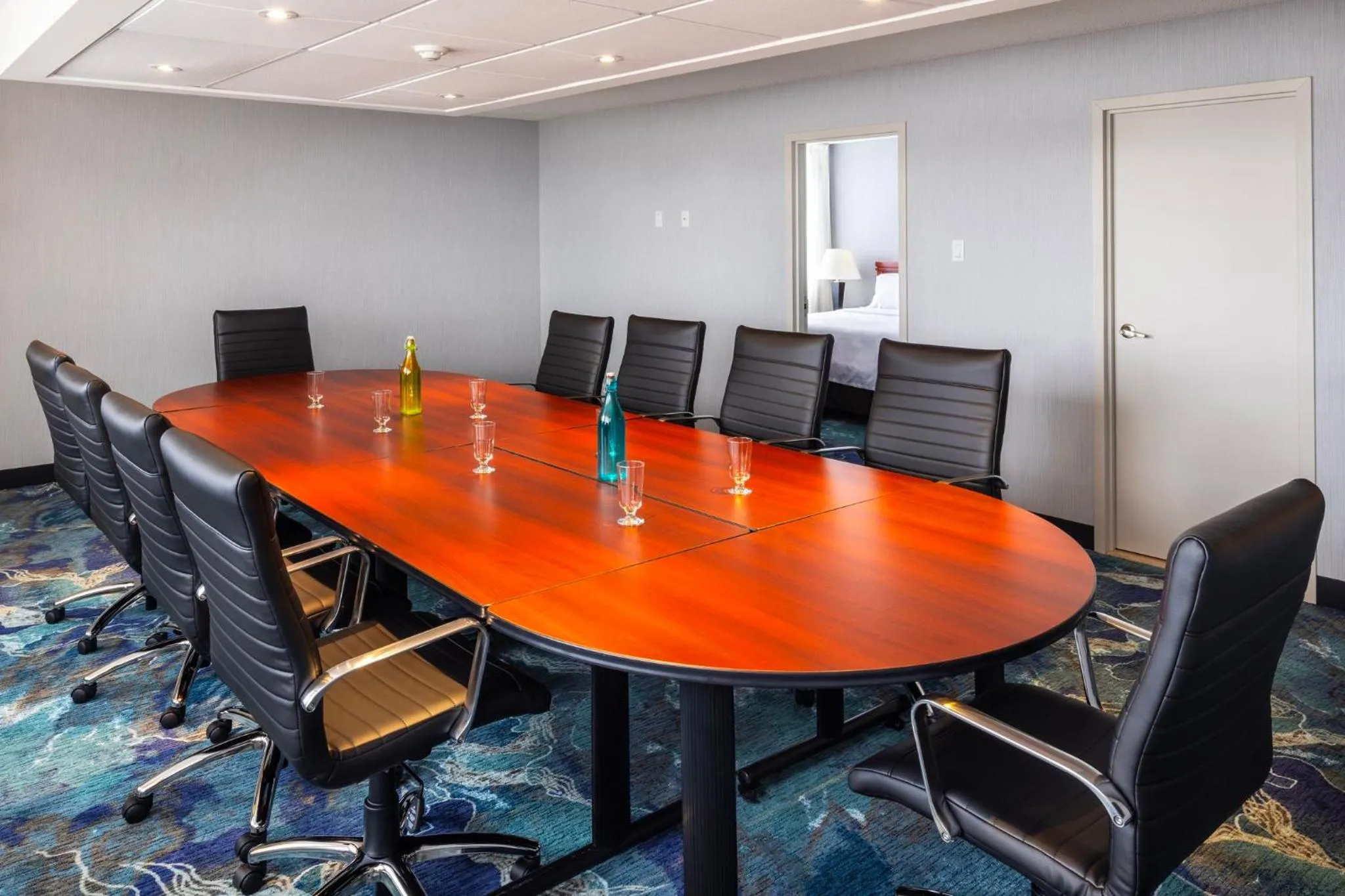 Photo of the whole room in Holiday Inn Laval Montreal by IHG