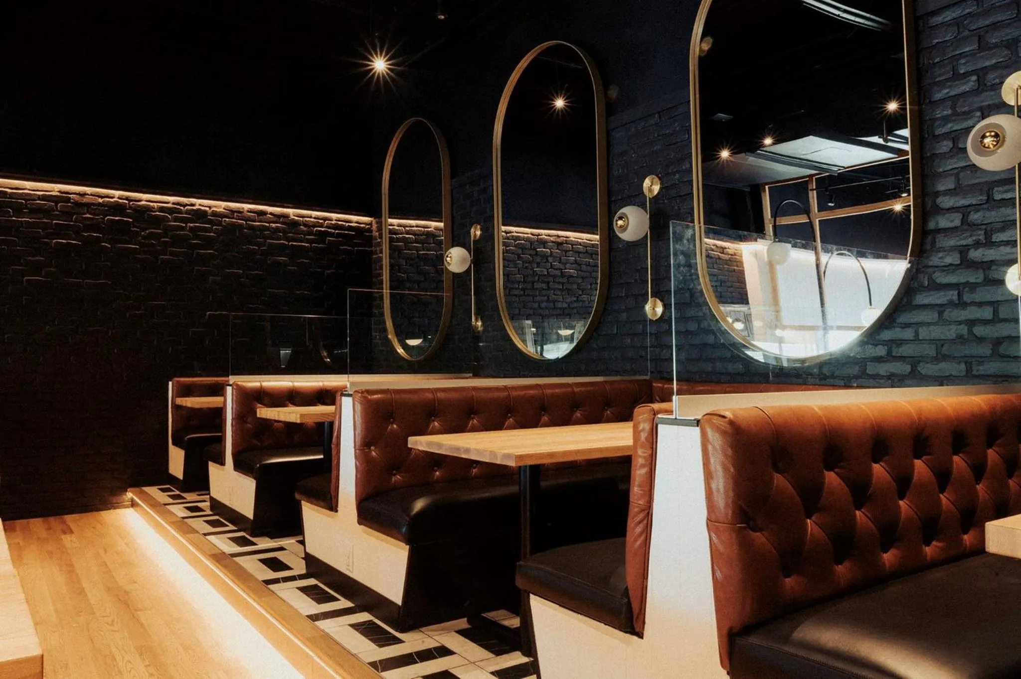 Restaurant/places to eat in Holiday Inn Laval Montreal by IHG