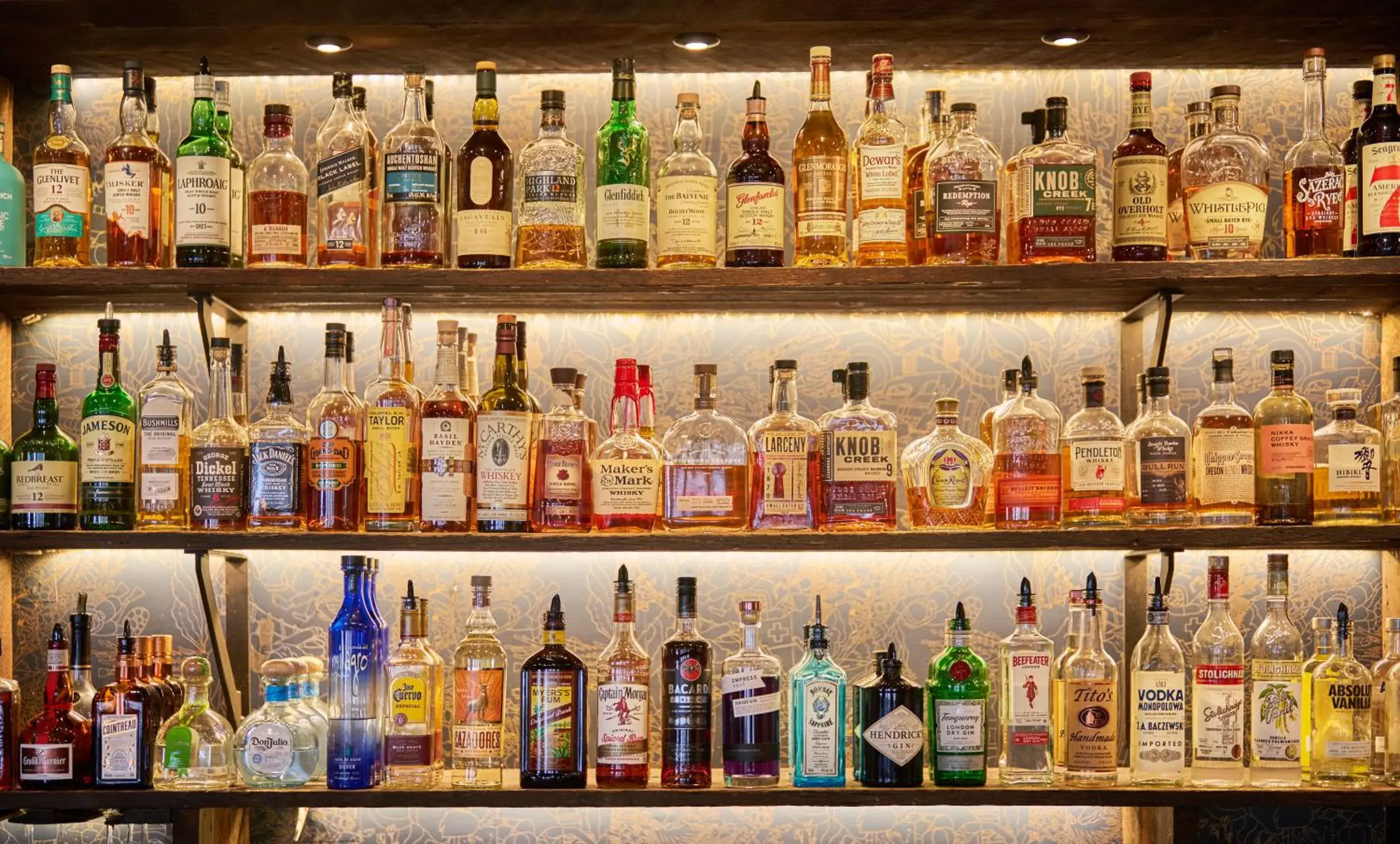 Lounge or bar in Surfsand Resort Lounge or bar in Surfsand Resort