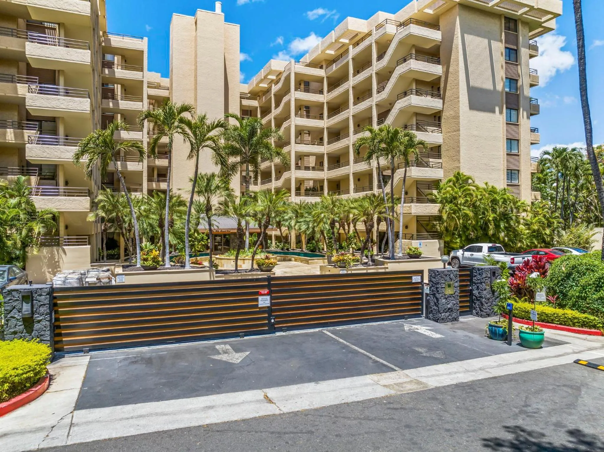 Polo Beach Club - CoralTree Residence Collection