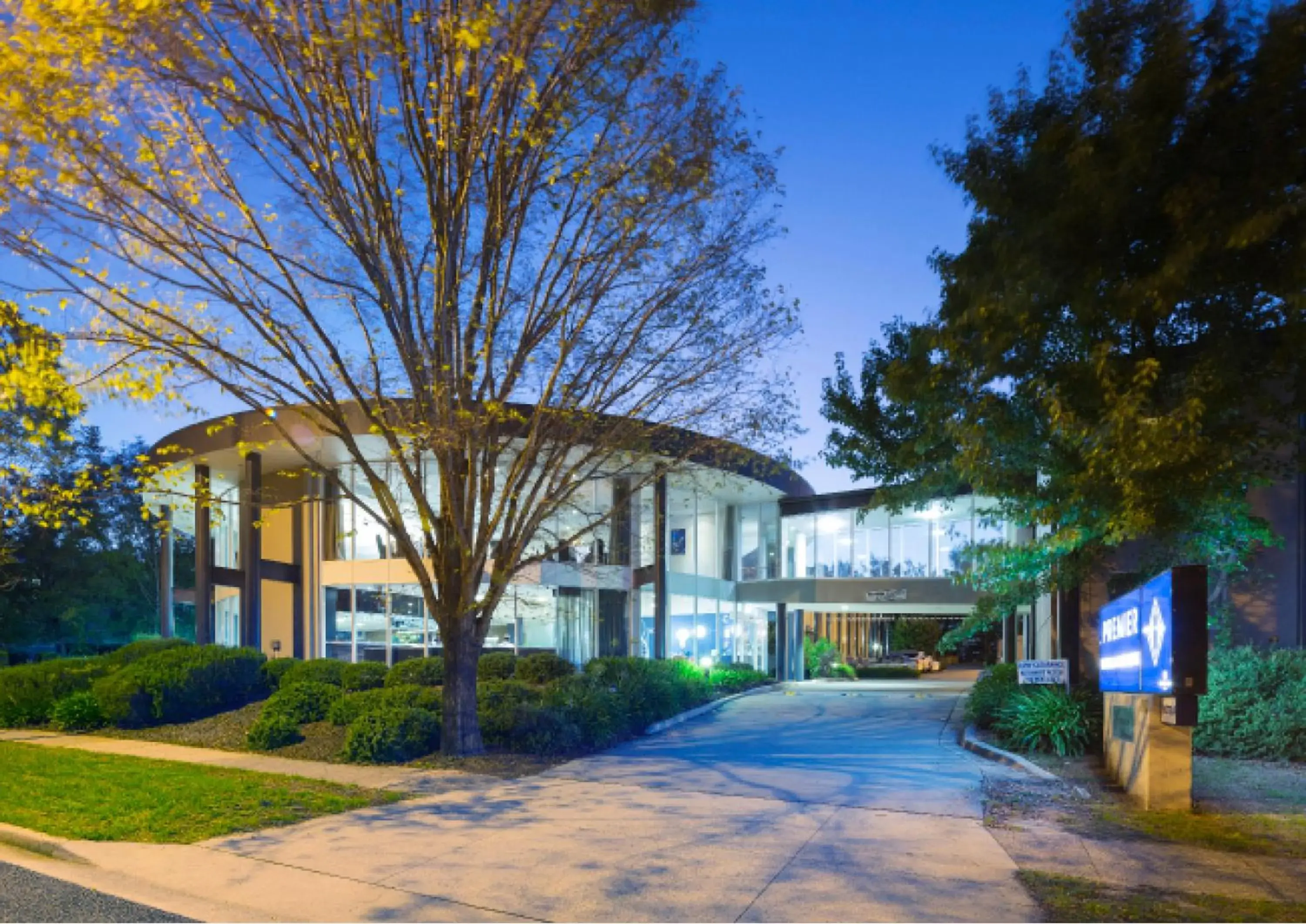 Facade/entrance in Ramada Encore by Wyndham Belconnen Canberra Facade/entrance in Ramada Encore by Wyndham Belconnen Canberra