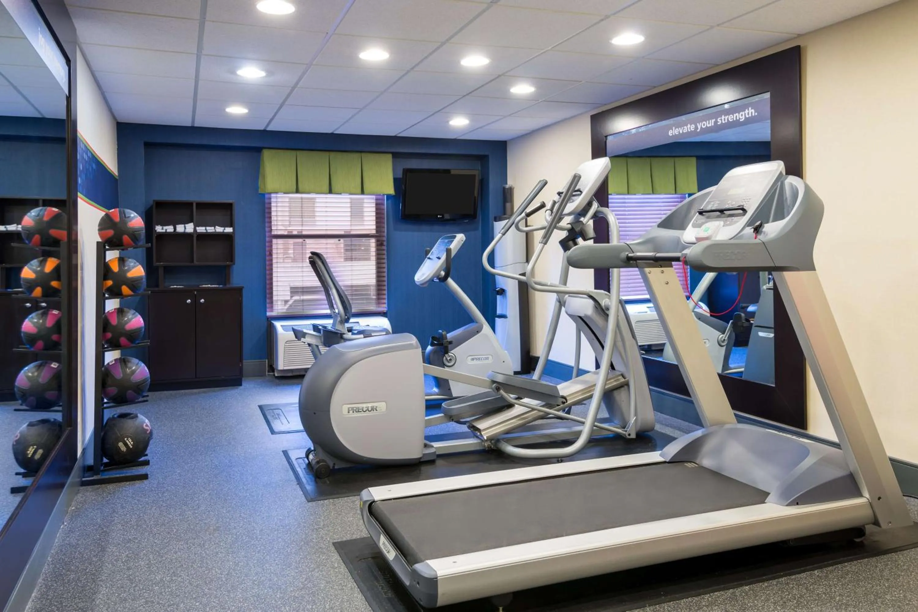 Fitness centre/facilities in Hampton Inn Atlanta Perimeter Center