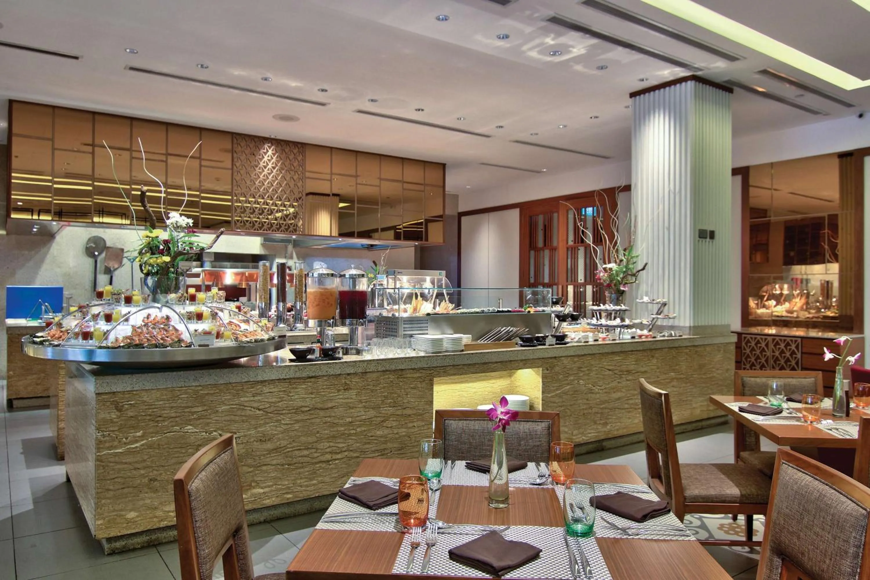 Restaurant/places to eat in Hilton Colombo Residence