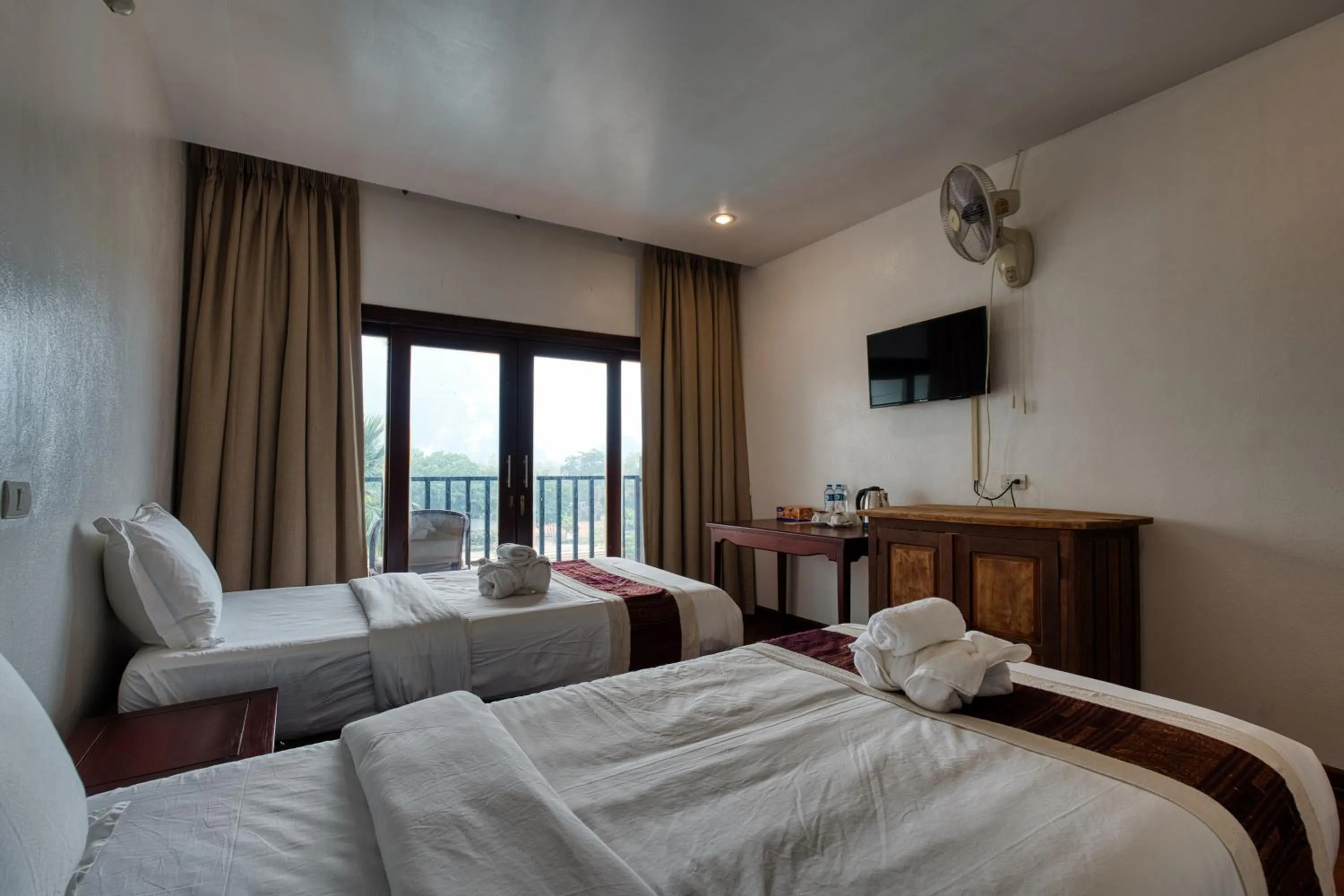 Deluxe Twin Room in The Elephant Crossing Hotel