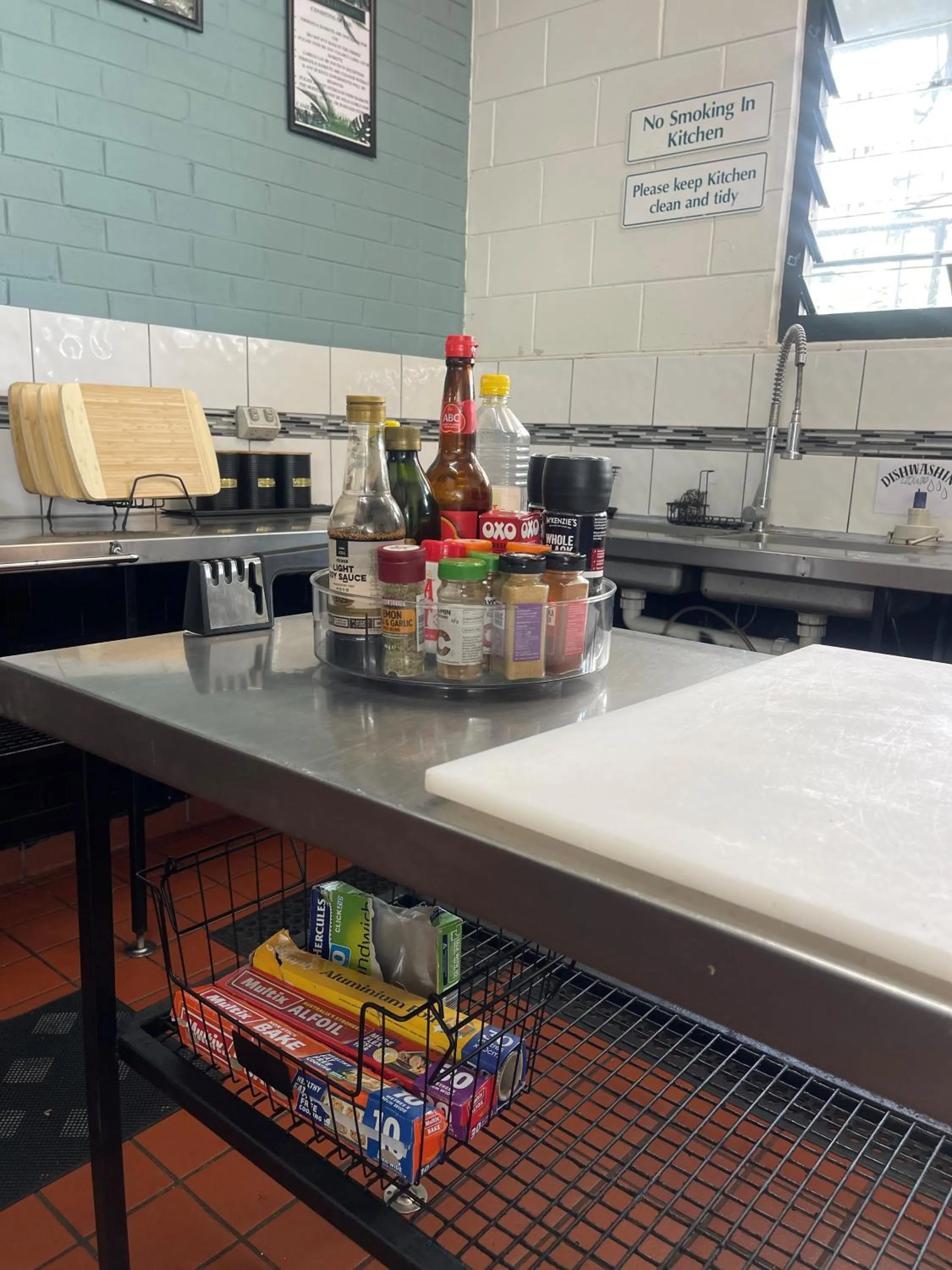 Communal kitchen in Youth Shack Backpackers Darwin