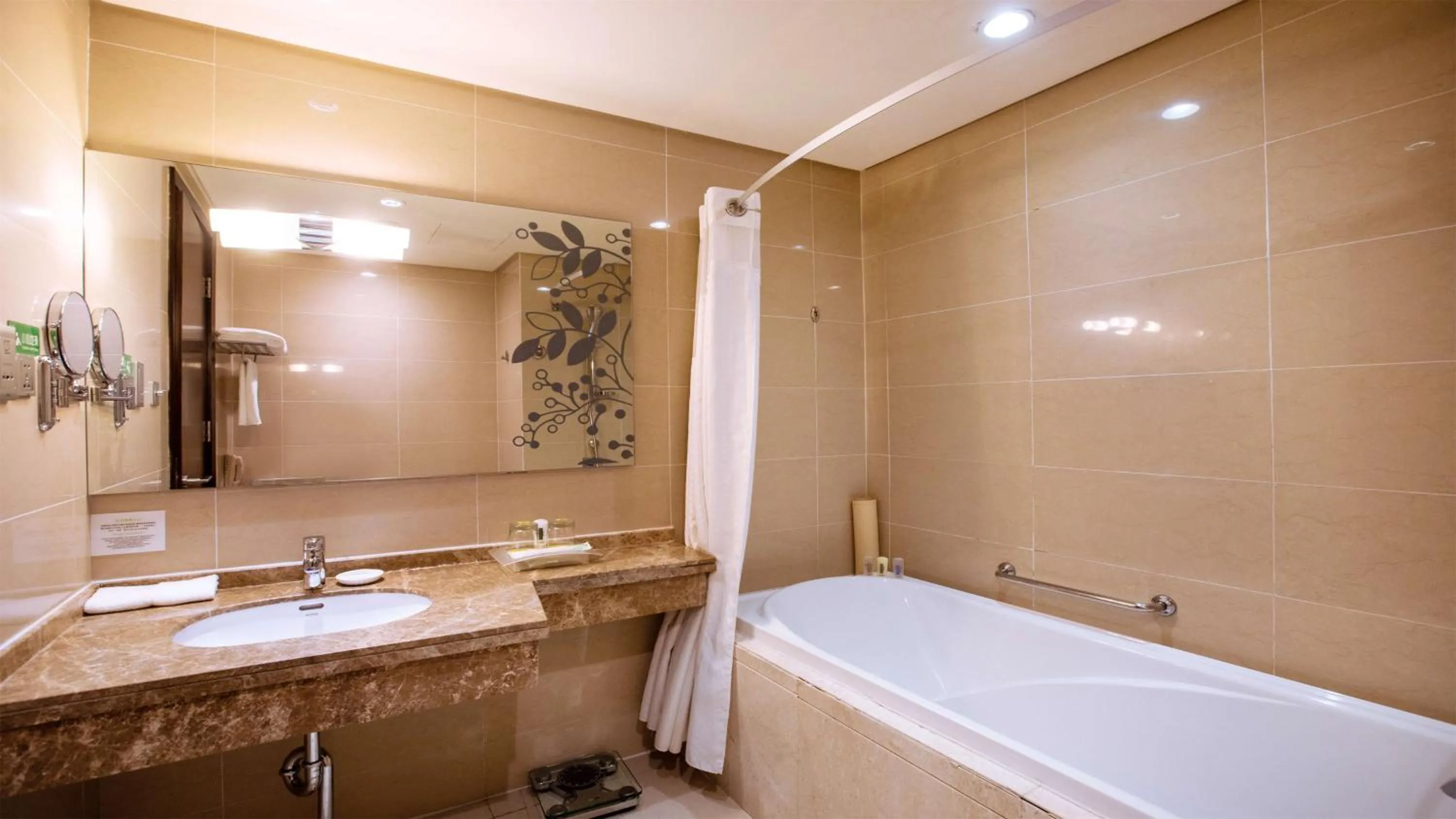 Photo of the whole room in Holiday Inn Mudanjiang by IHG