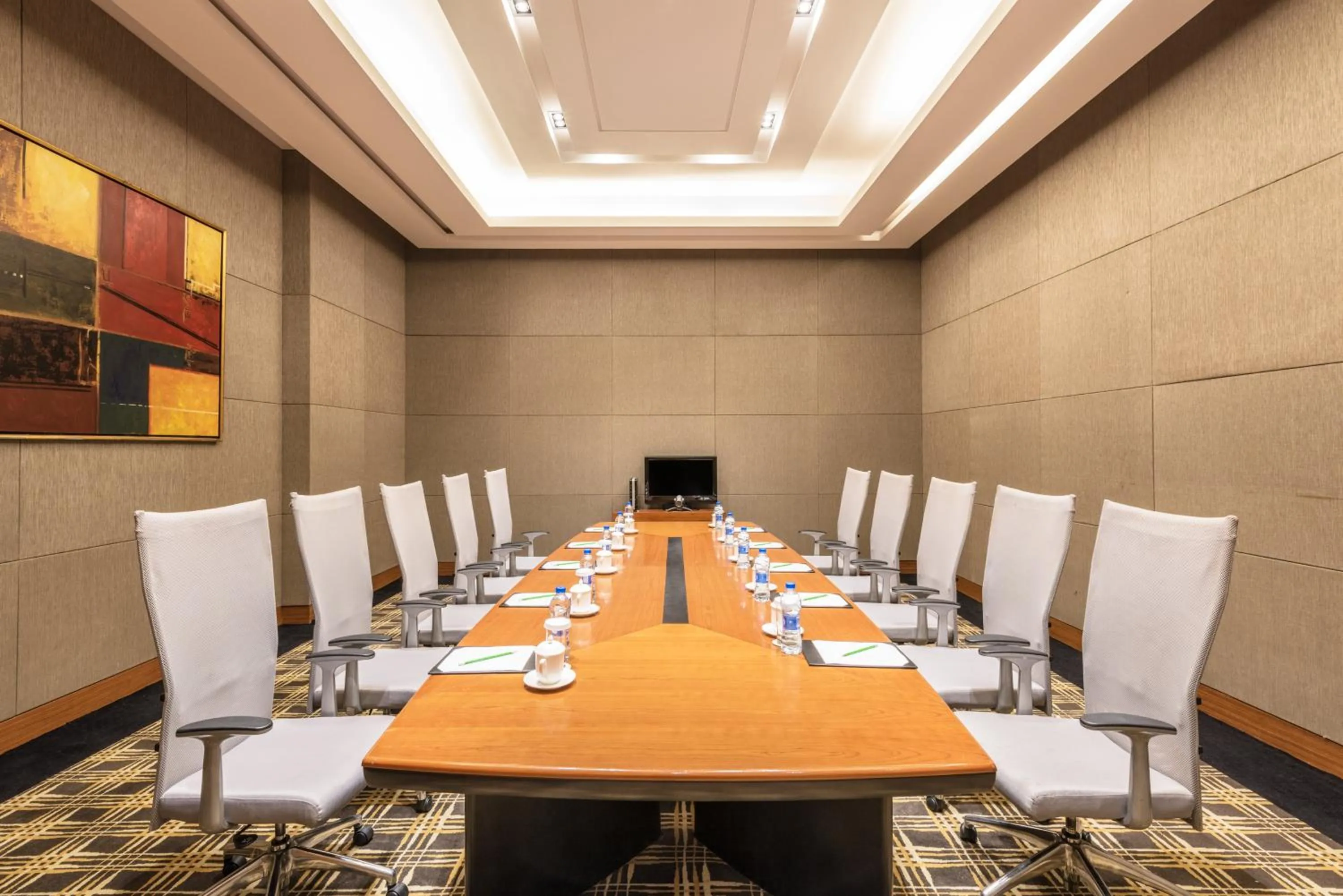 Meeting/conference room in Holiday Inn Mudanjiang by IHG