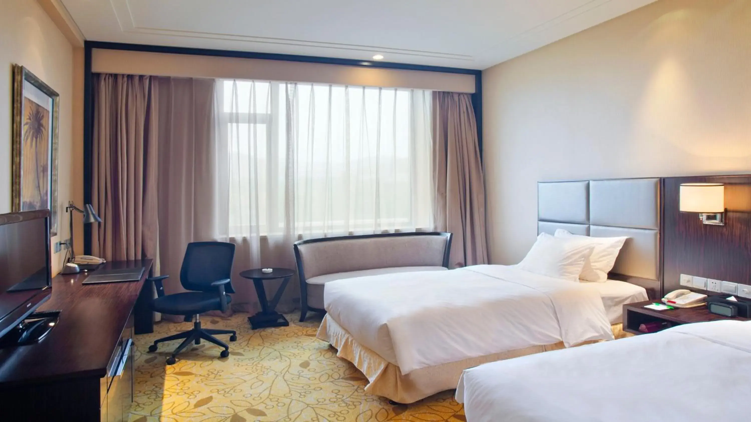 Photo of the whole room, Bed in Holiday Inn Mudanjiang by IHG Photo of the whole room, Bed in Holiday Inn Mudanjiang by IHG