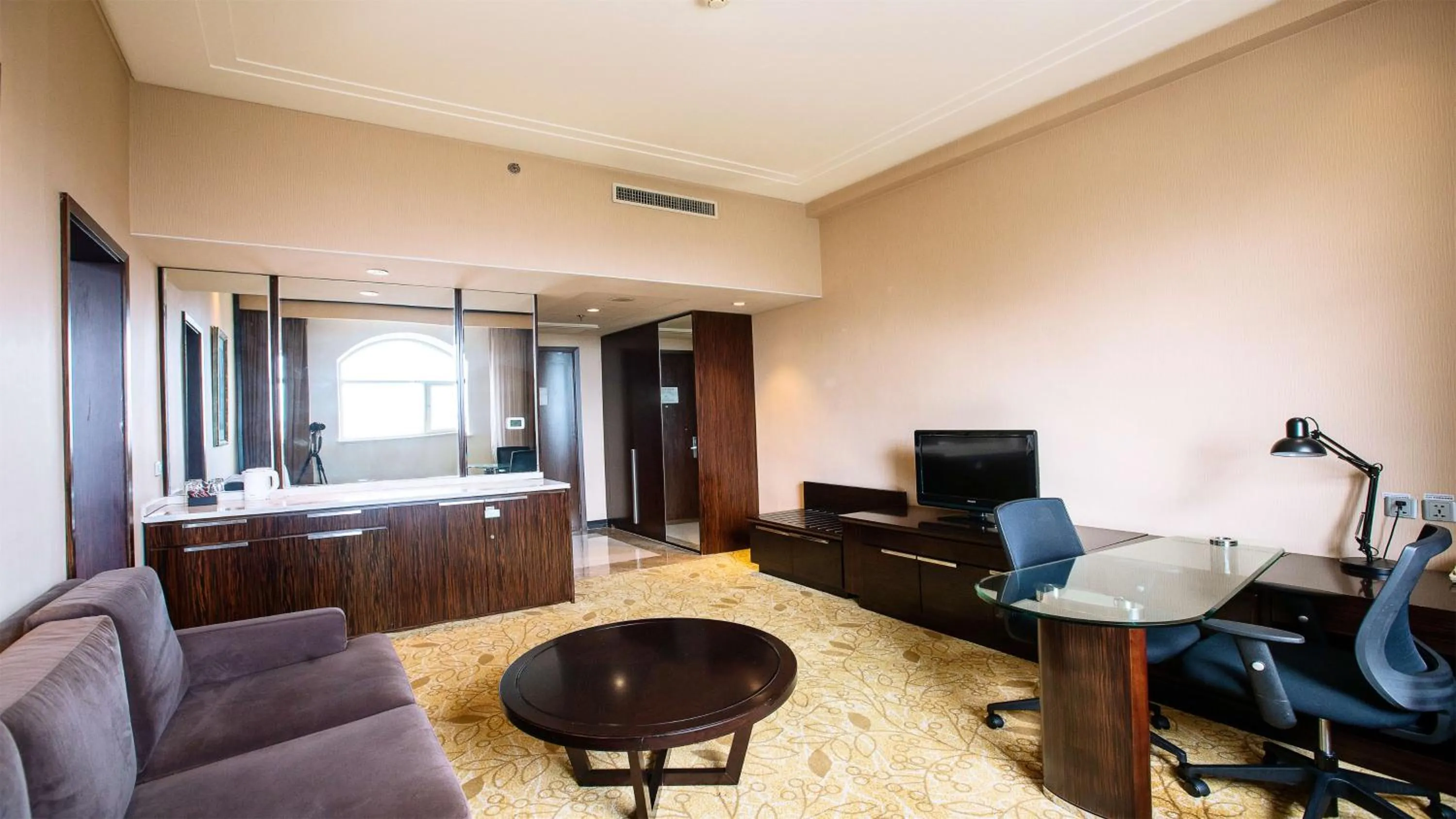 Photo of the whole room in Holiday Inn Mudanjiang by IHG