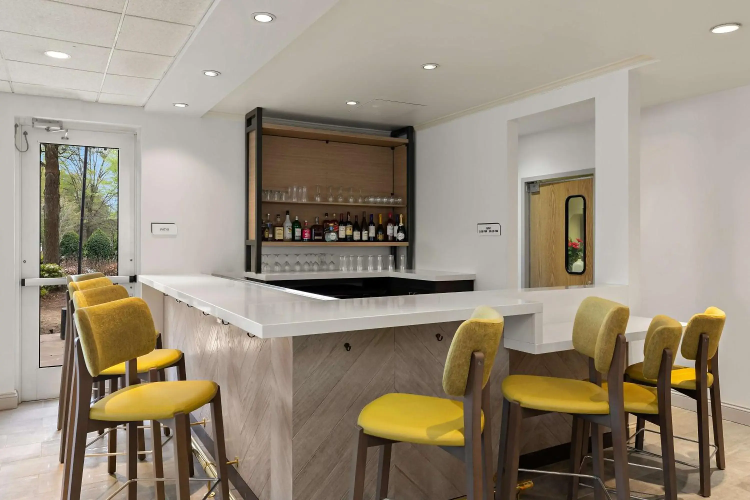 Lounge or bar in Hilton Garden Inn Atlanta East/Stonecrest Lounge or bar in Hilton Garden Inn Atlanta East/Stonecrest