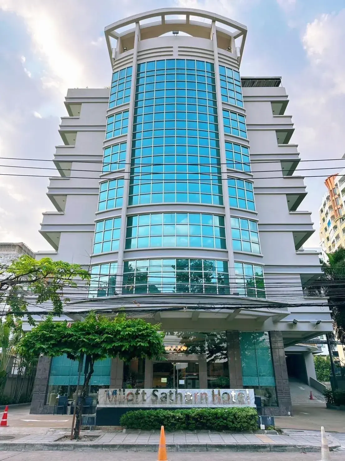 Property building in Miloft Sathorn Hotel - SHA Plus Certified Property building in Miloft Sathorn Hotel - SHA Plus Certified