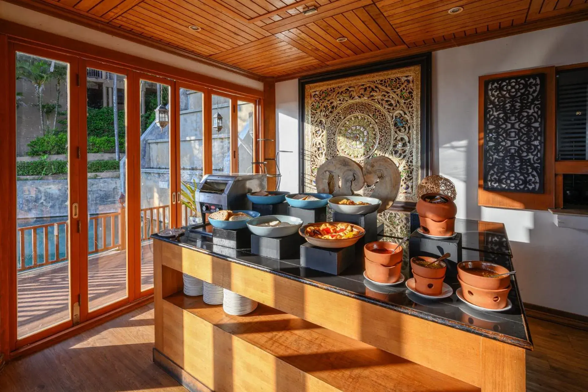 Restaurant/places to eat in Karon Phunaka Resort Restaurant/places to eat in Karon Phunaka Resort