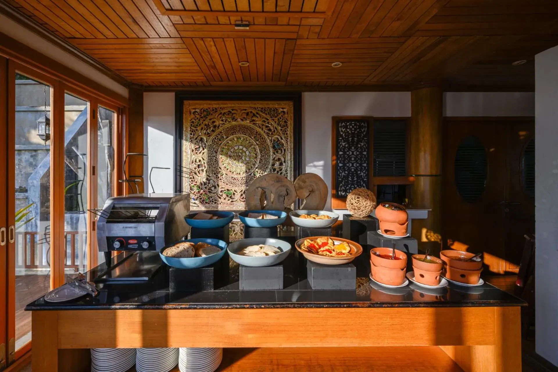 Restaurant/places to eat in Karon Phunaka Resort Restaurant/places to eat in Karon Phunaka Resort