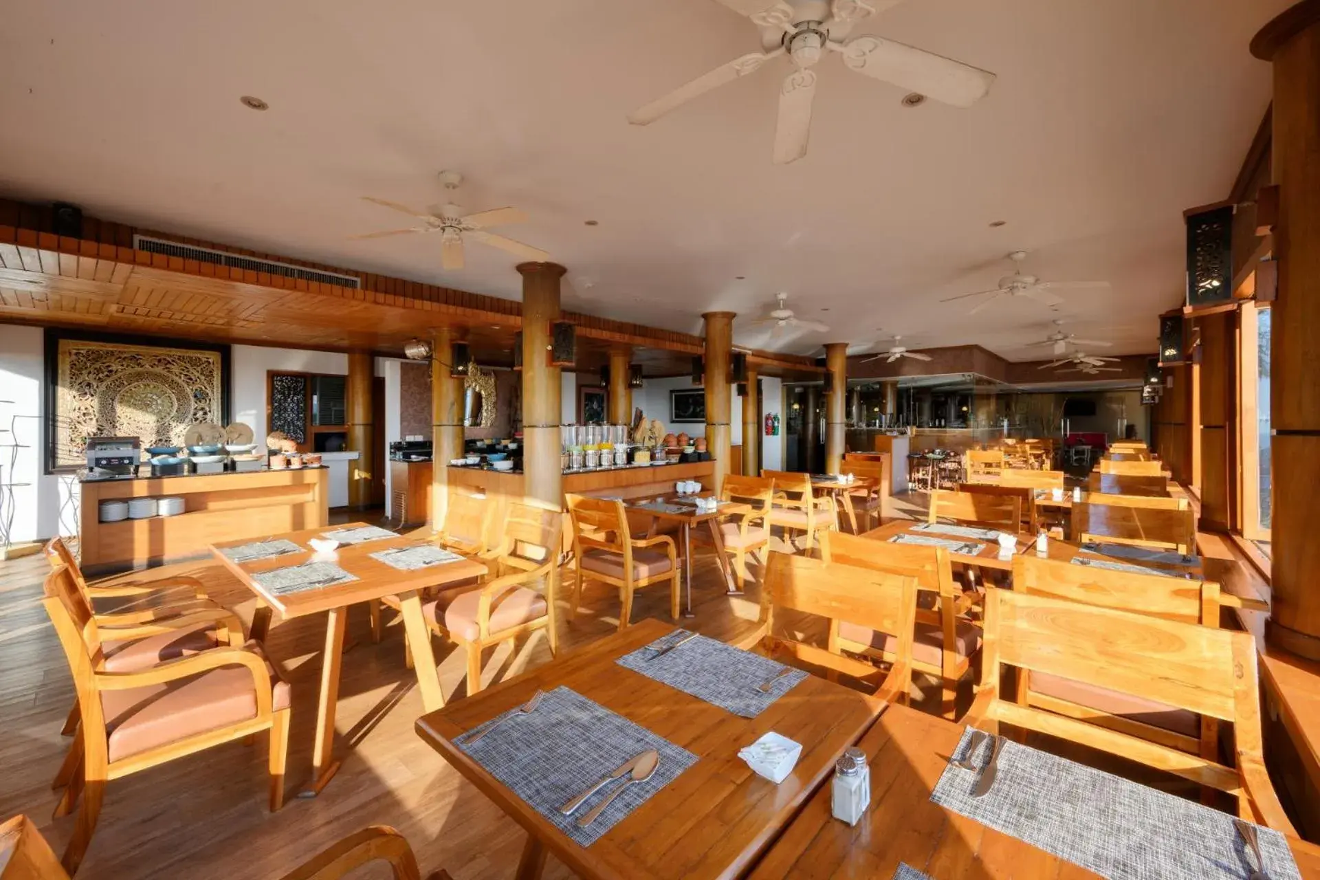 Restaurant/places to eat in Karon Phunaka Resort Restaurant/places to eat in Karon Phunaka Resort