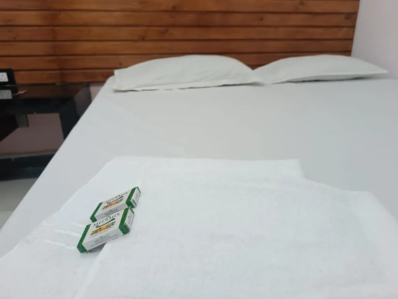 Bed in SGS Residency