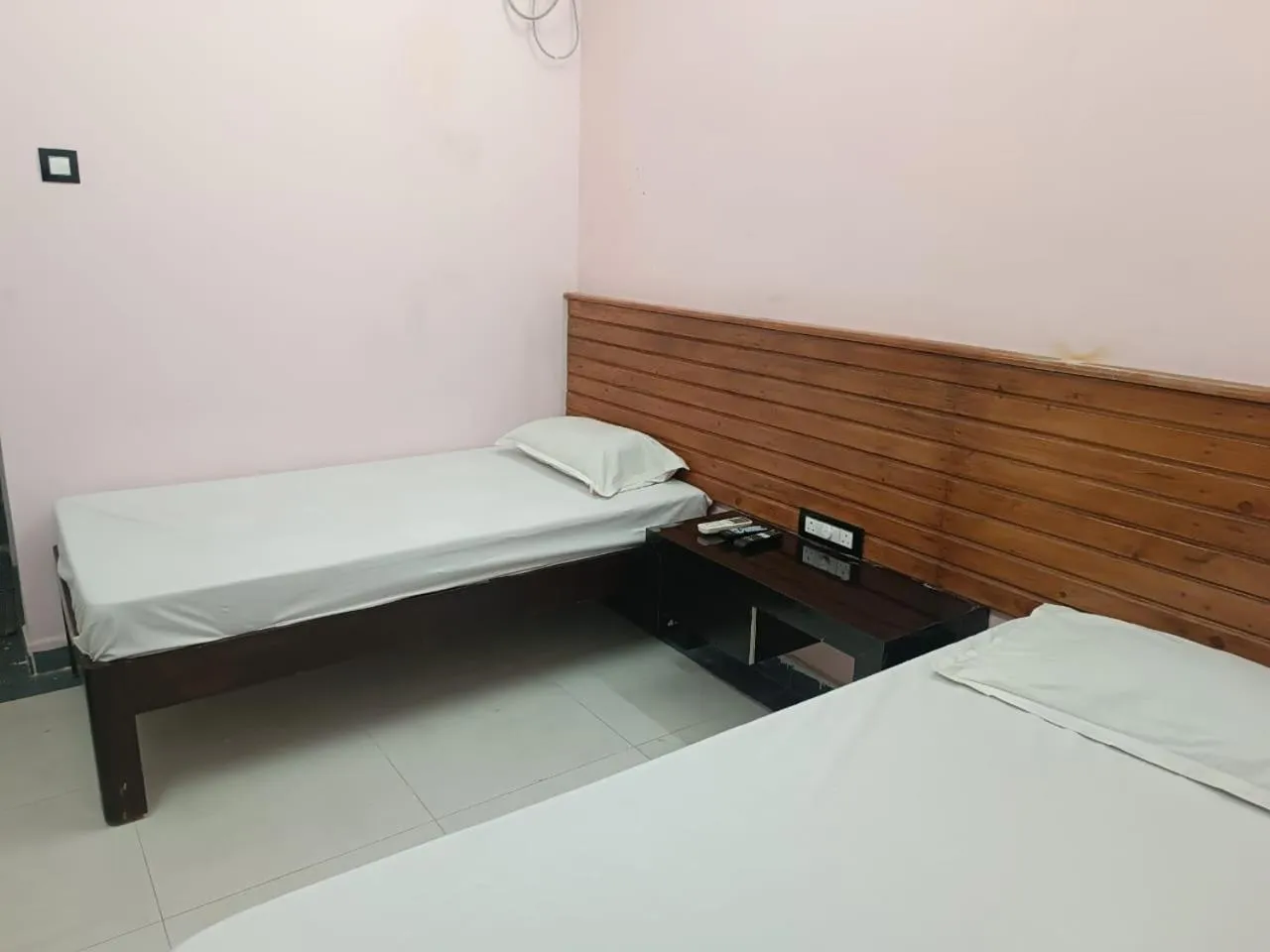 Bed in SGS Residency
