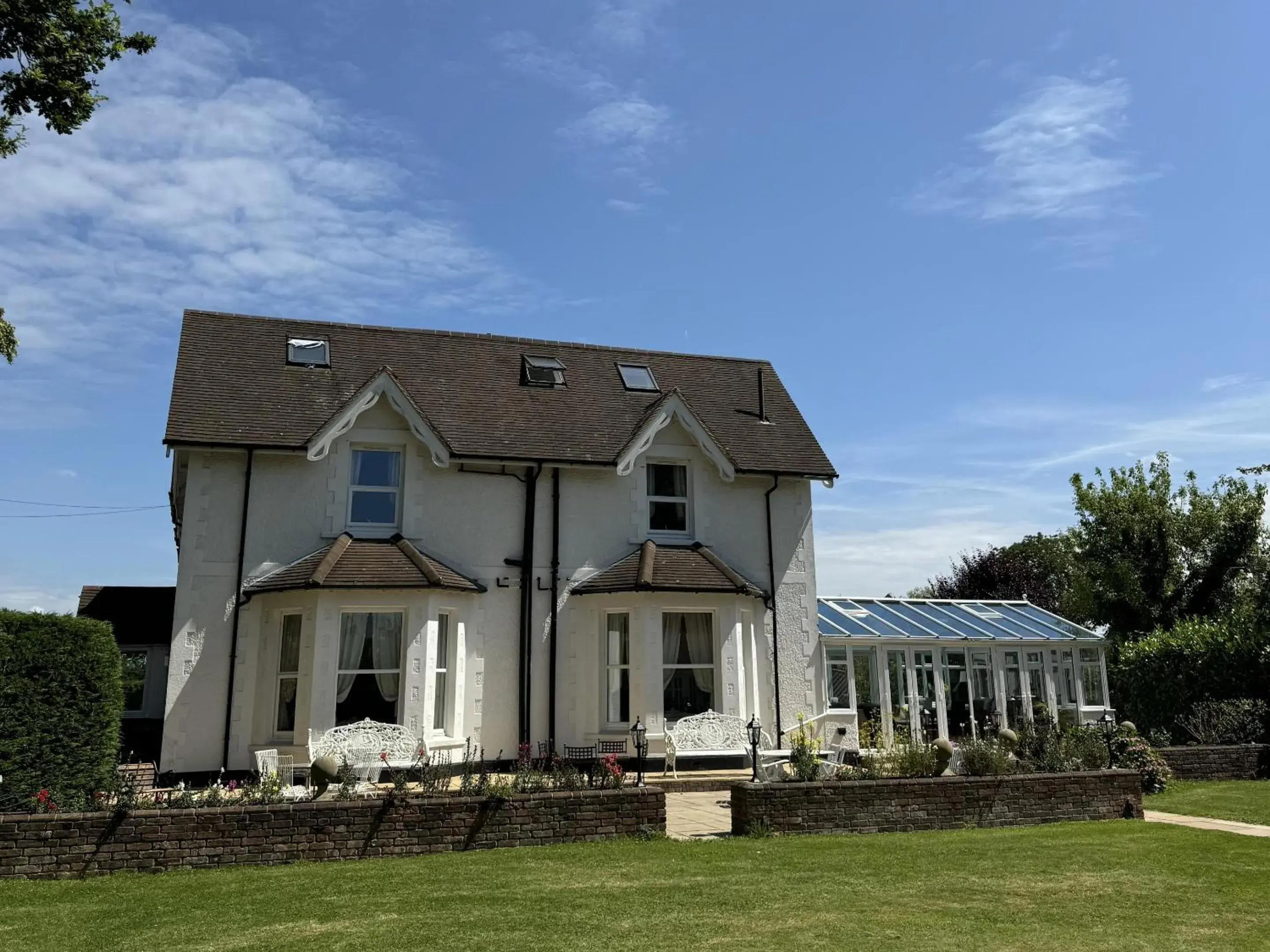 Property building in Hookwood Lodge London Gatwick Property building in Hookwood Lodge London Gatwick