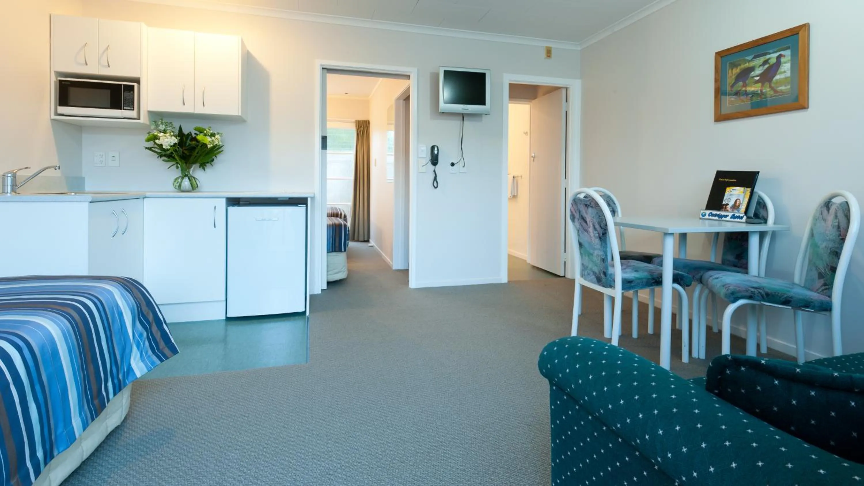 Kitchen or kitchenette in Outrigger Motel