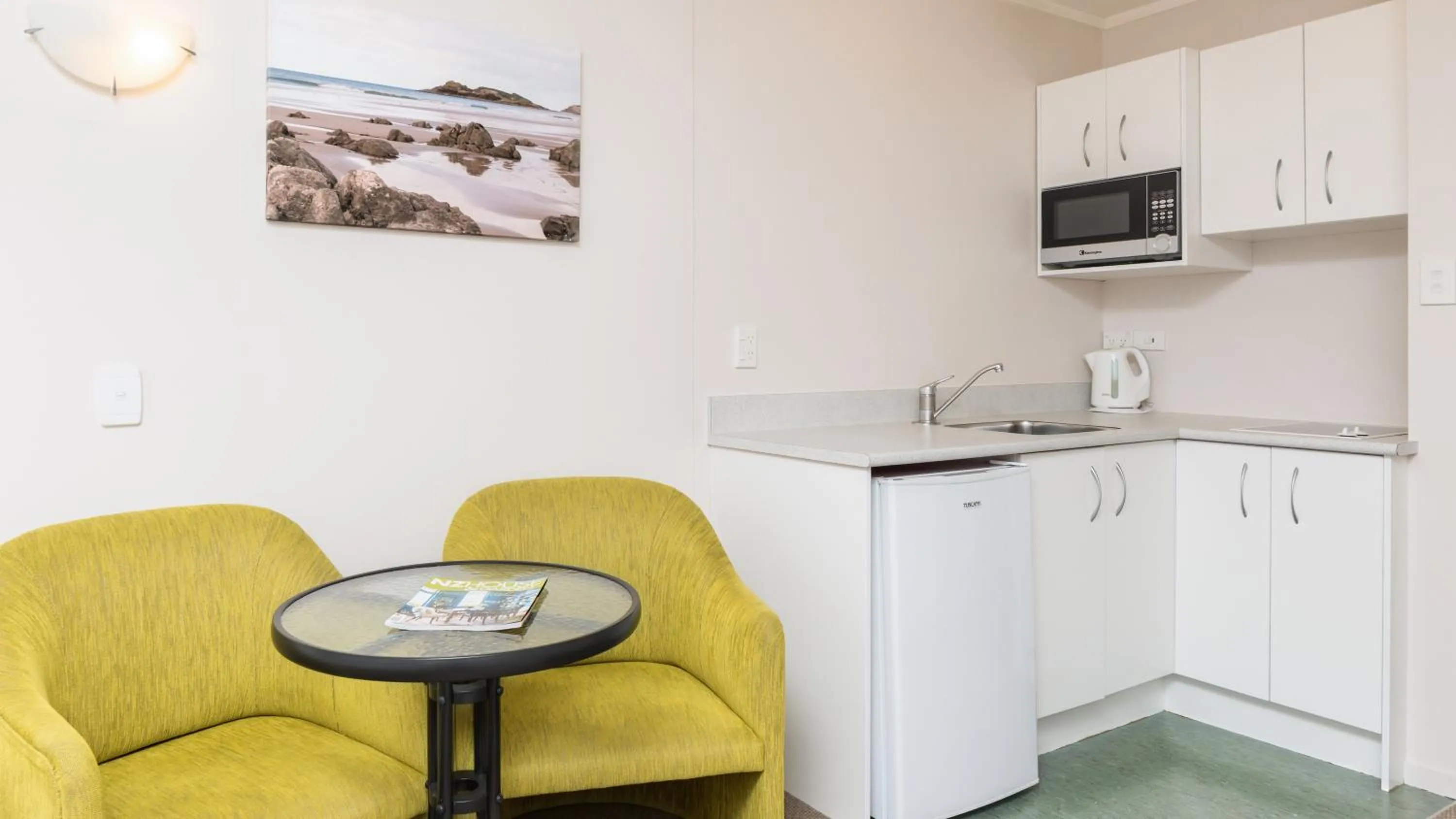 Kitchen or kitchenette in Outrigger Motel
