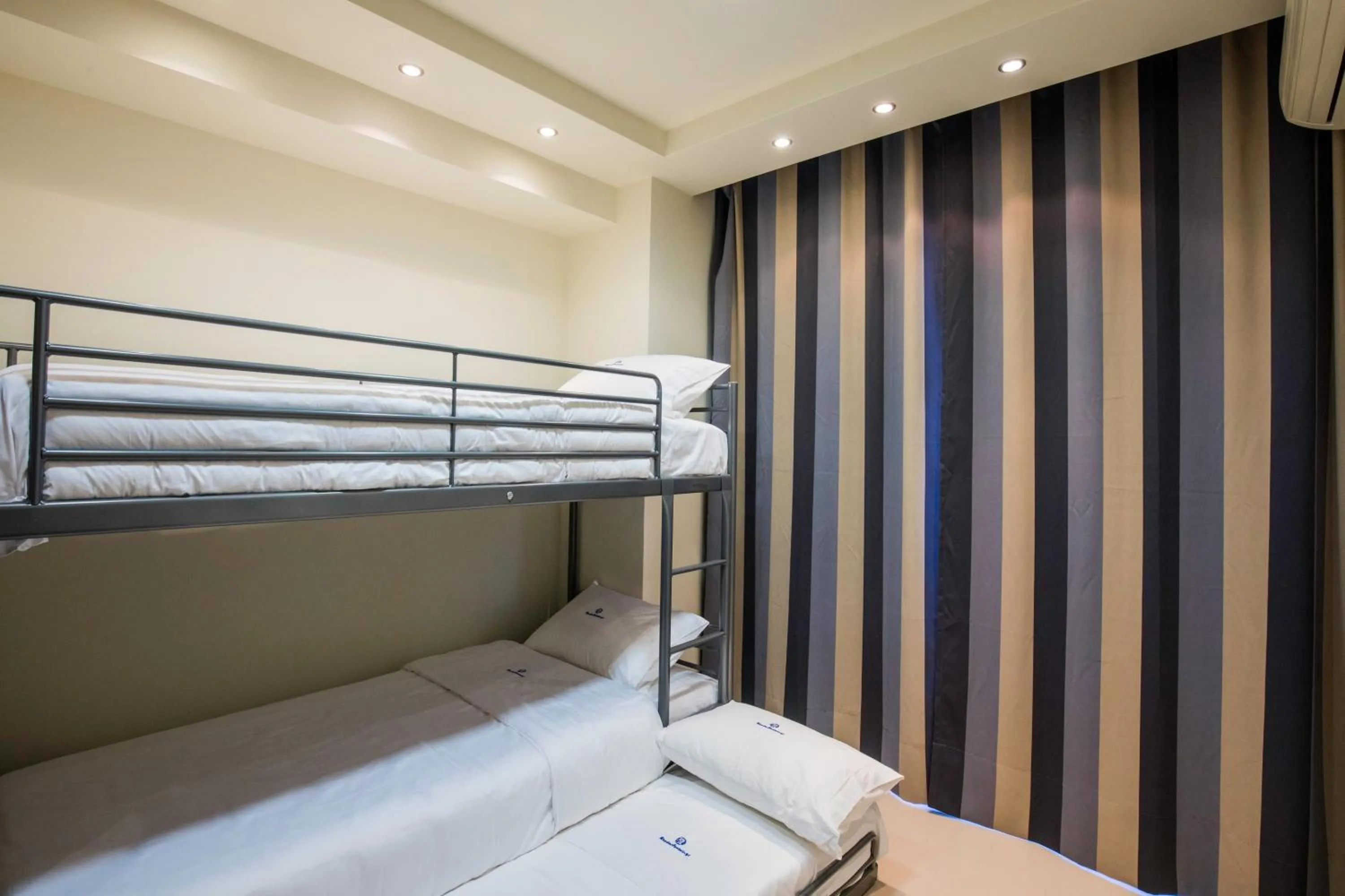 bunk bed, Bed in Rhodes Central Suite