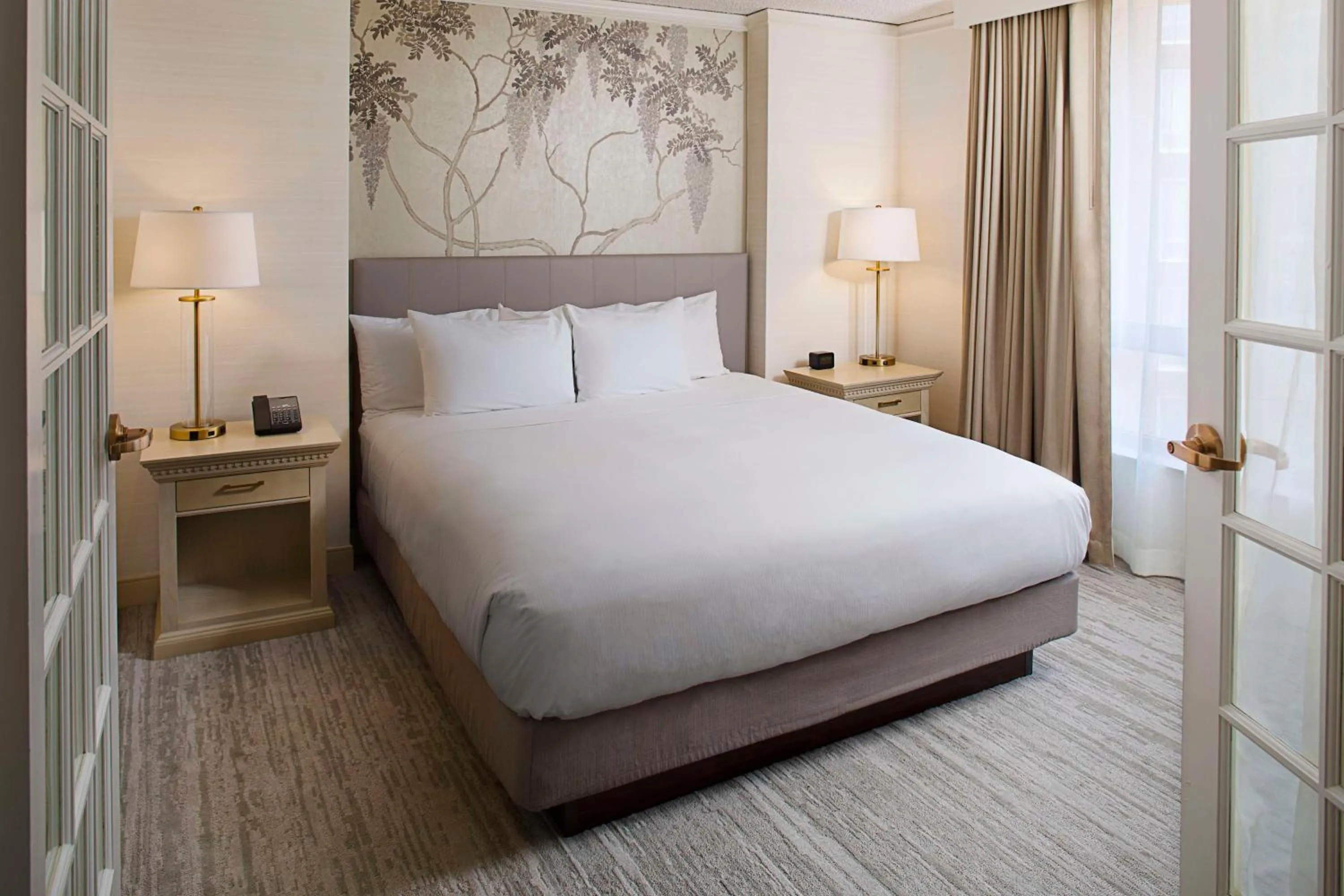 Bed in Hilton Atlanta Perimeter Suites