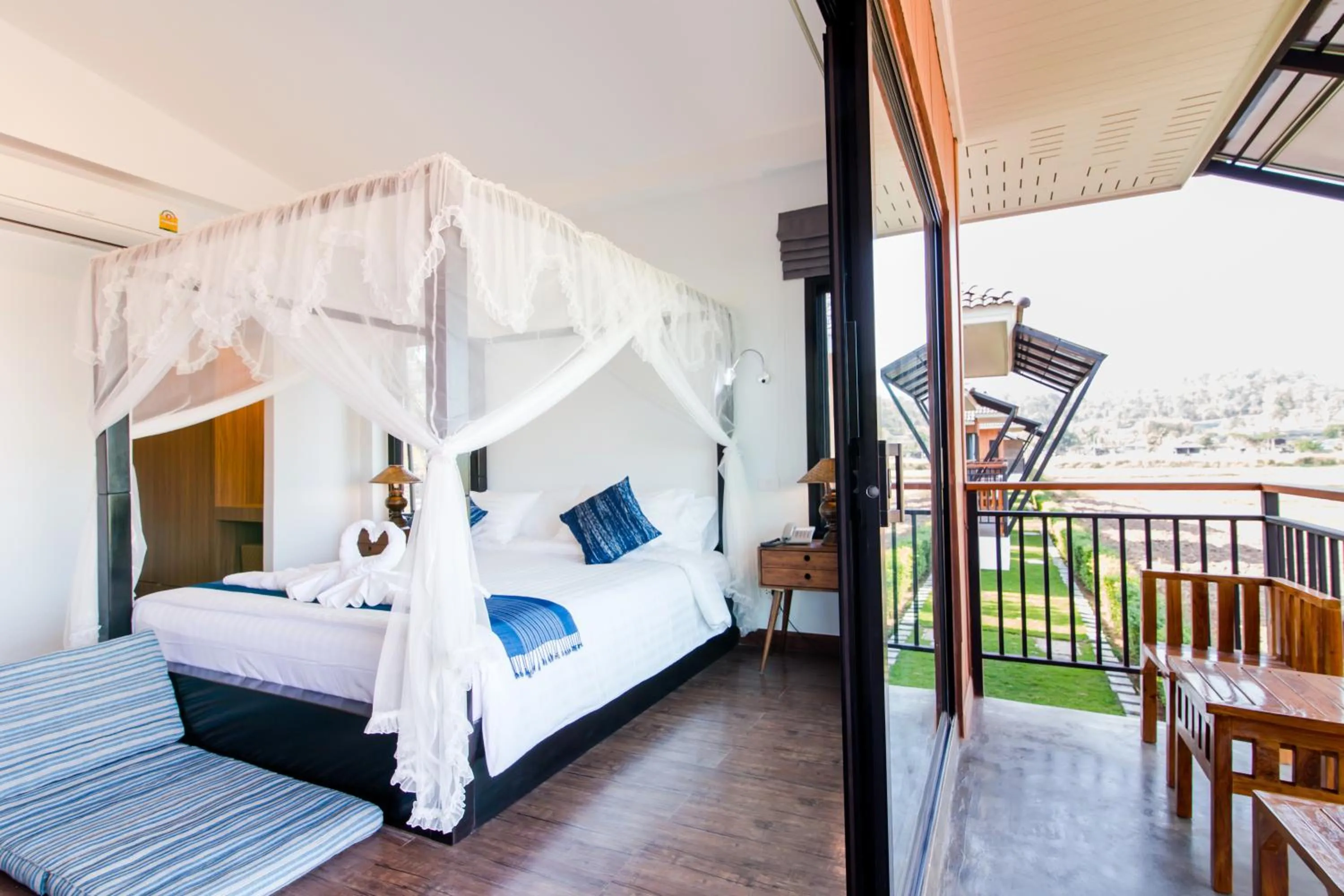 Photo of the whole room, Bed in Phuruakeeree Resort
