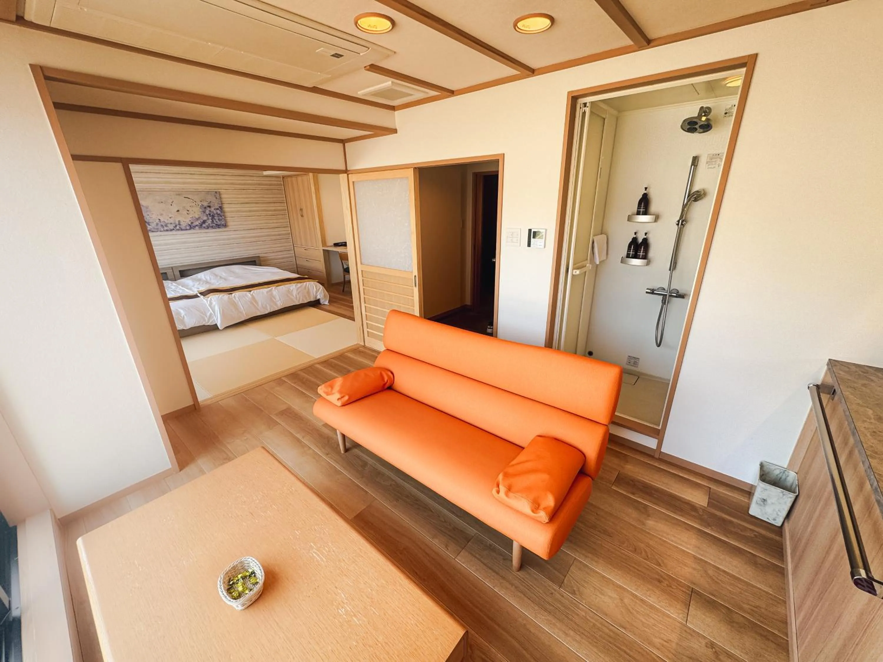 Photo of the whole room, Bed in Aburaya Tousen