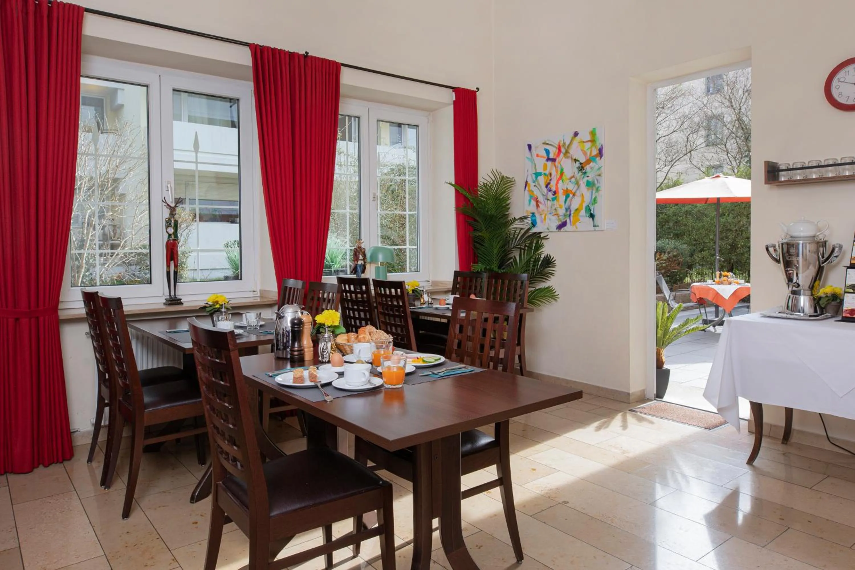 Breakfast in Hotel Biederstein am Englischen Garten