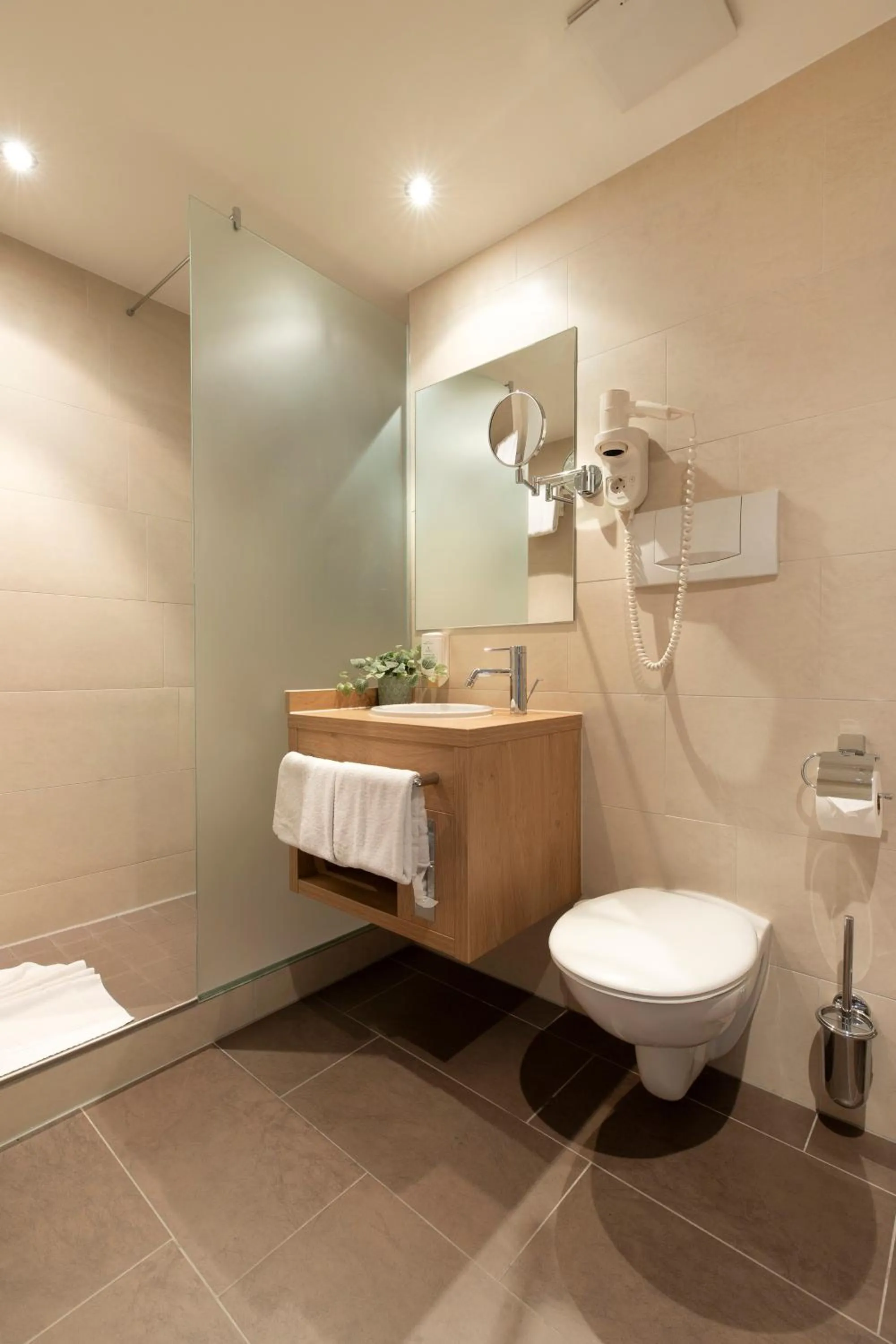 Bathroom in Hotel Biederstein am Englischen Garten