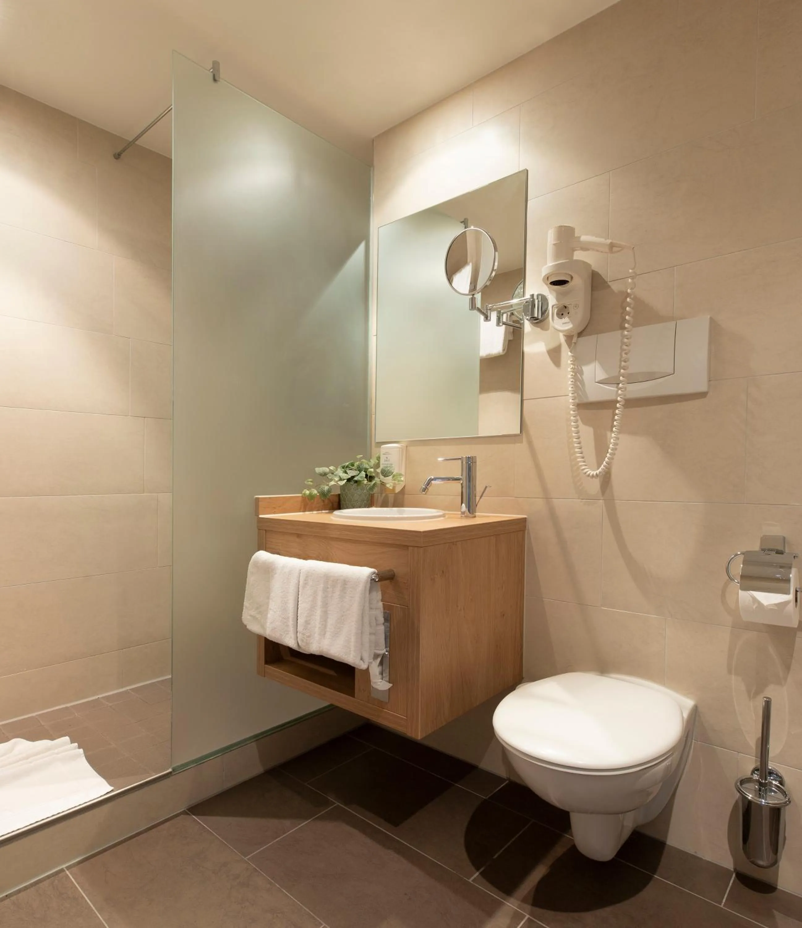 Bathroom in Hotel Biederstein am Englischen Garten