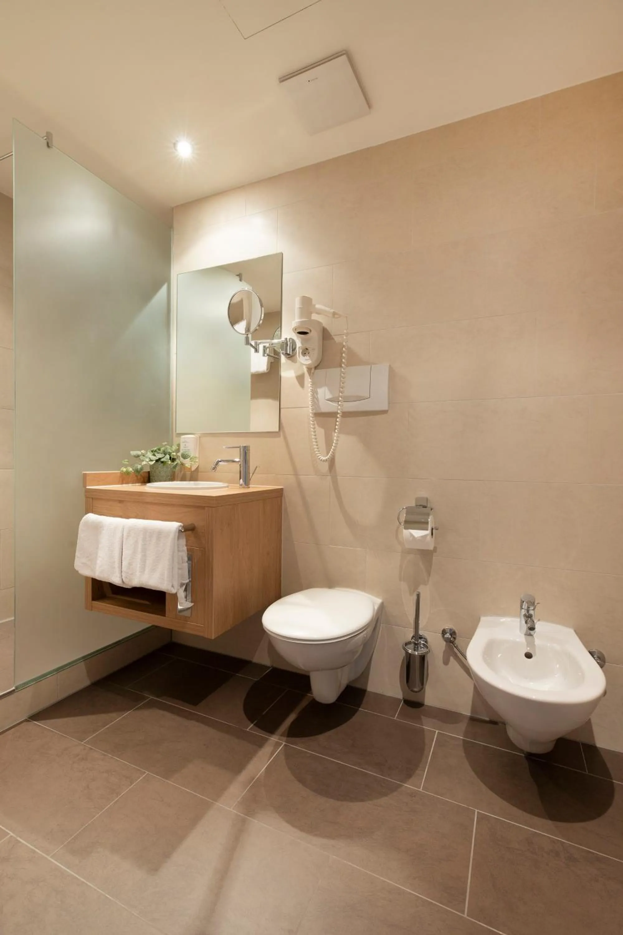 Bathroom in Hotel Biederstein am Englischen Garten