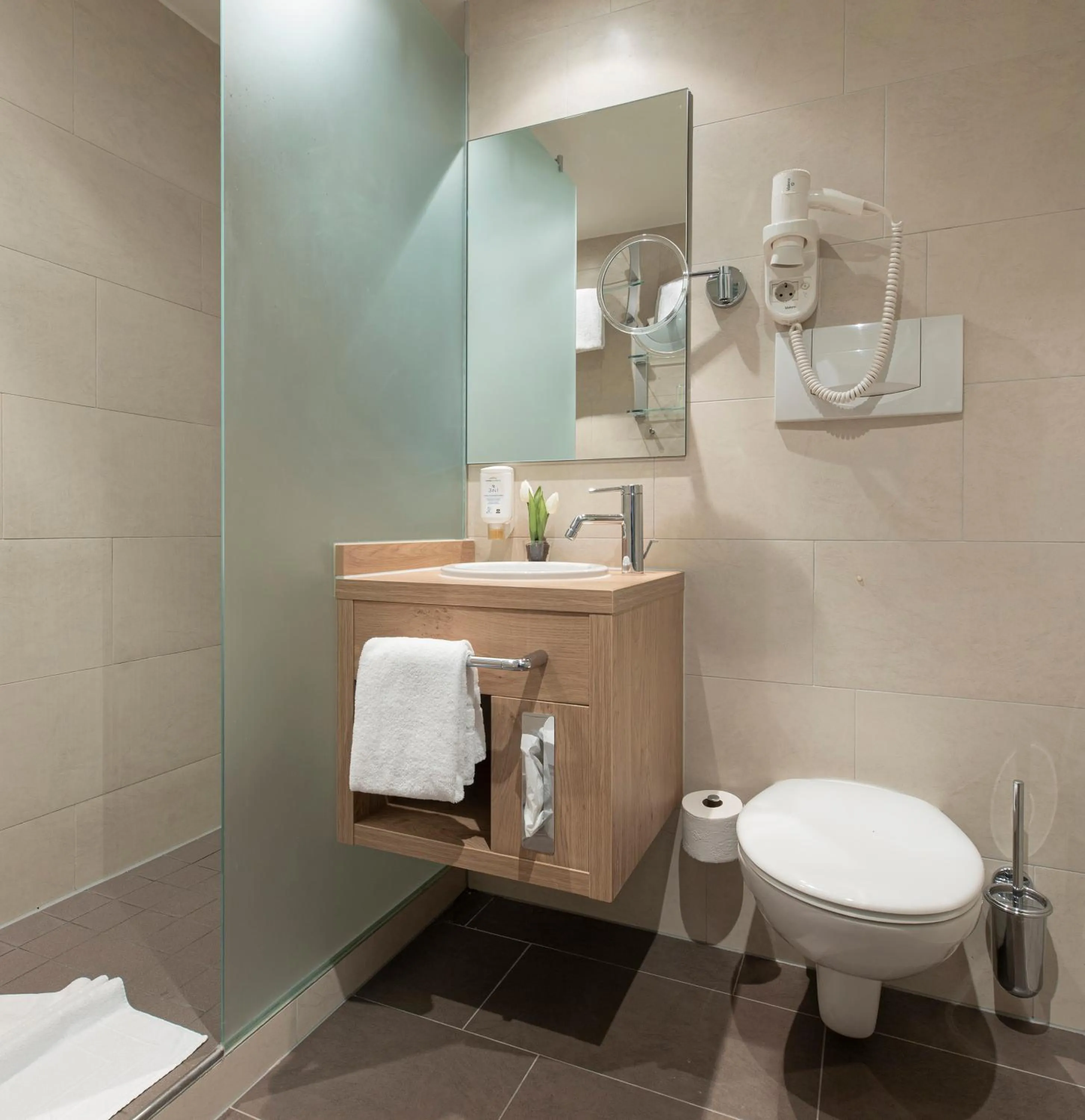 Bathroom in Hotel Biederstein am Englischen Garten